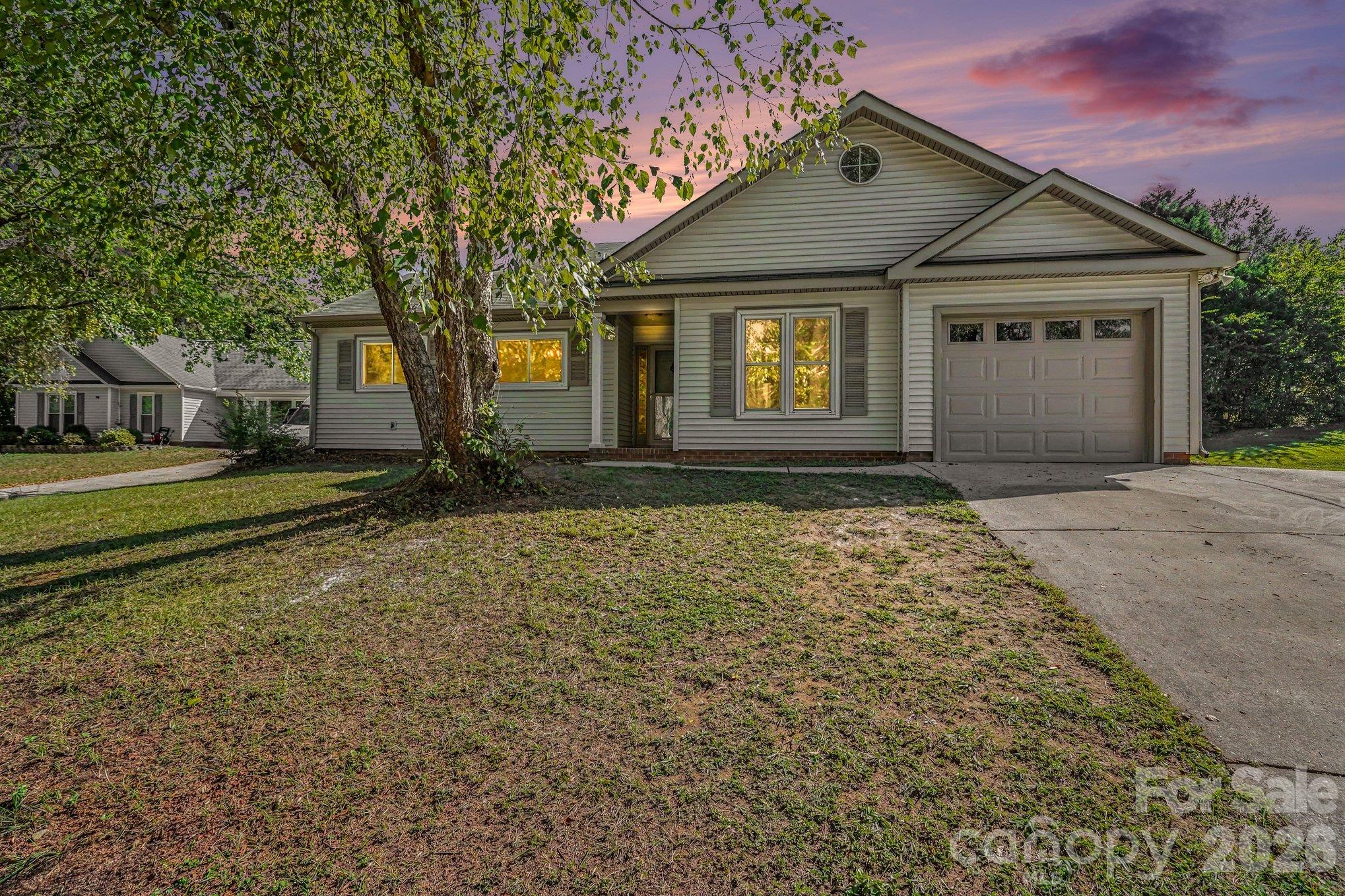 1279 Willowbreeze Court SW — photo
