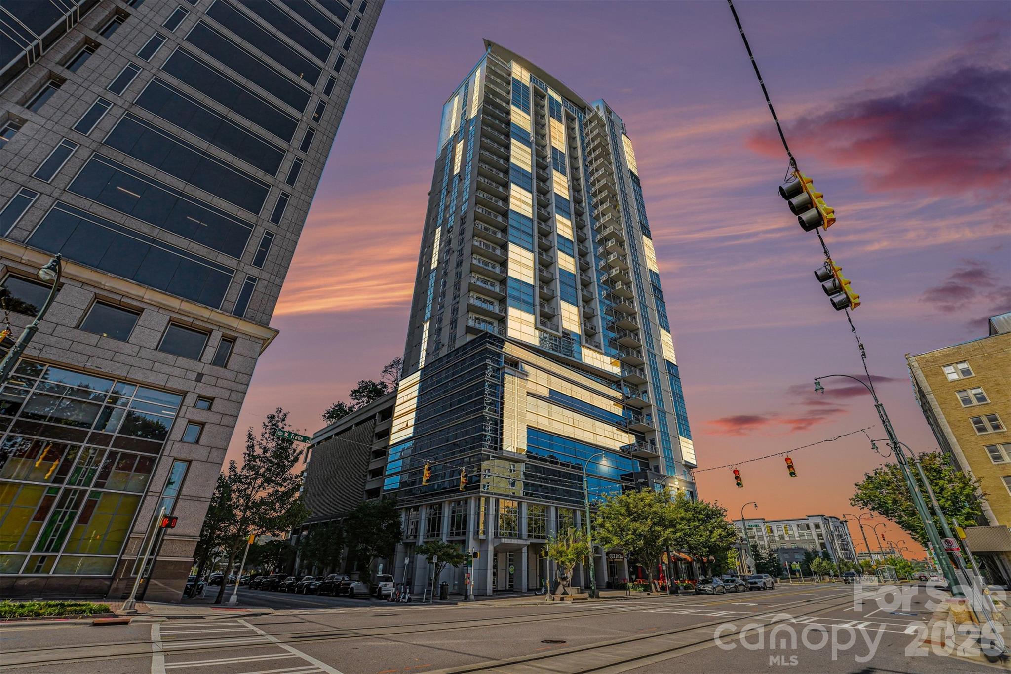 333 W Trade Street Unit 1810 — photo