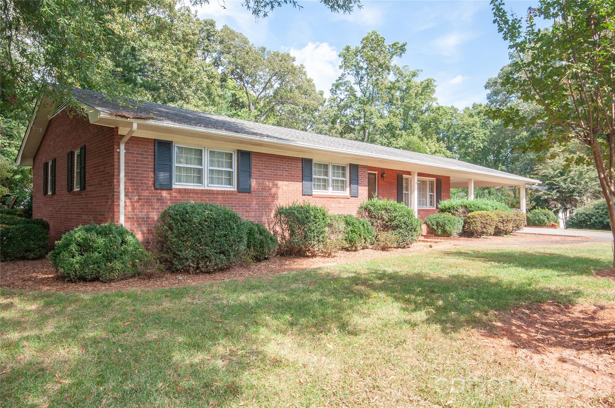 2607 Montgomery Drive — photo