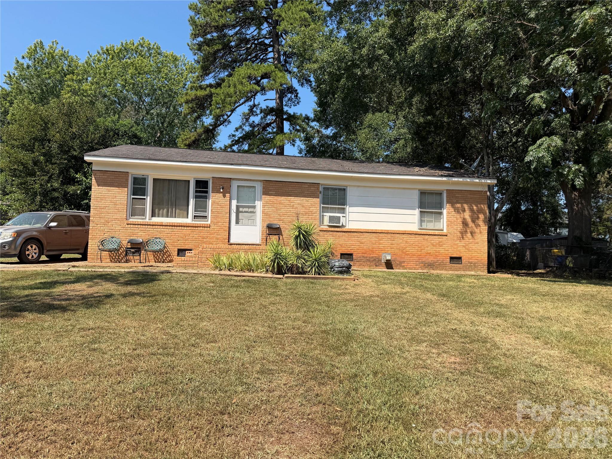 679 Winston Drive — photo