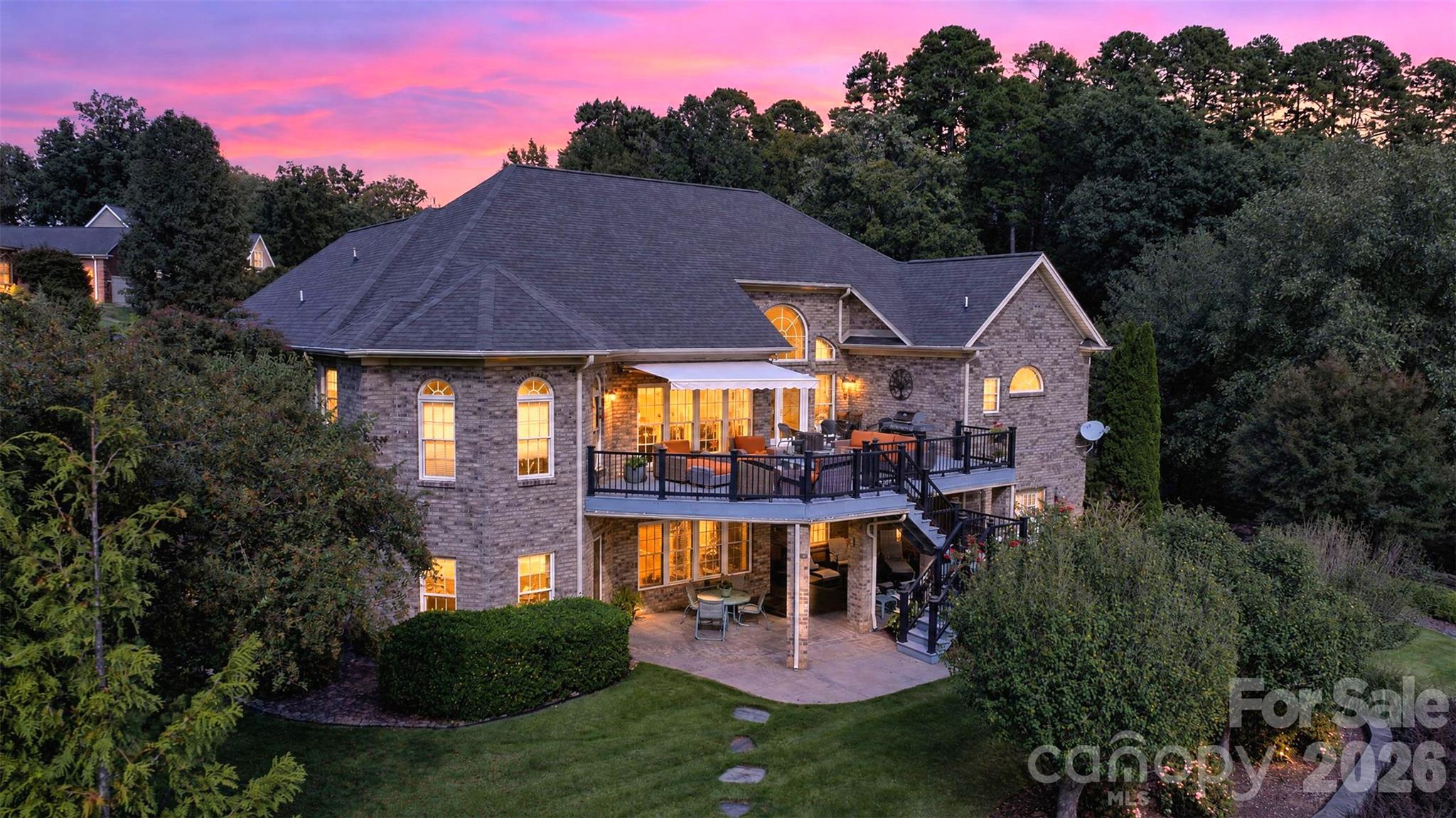 76 Divot Court — photo
