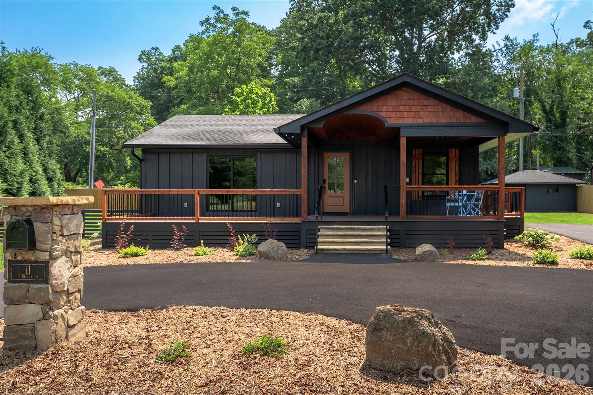 11 Pine Circle — photo