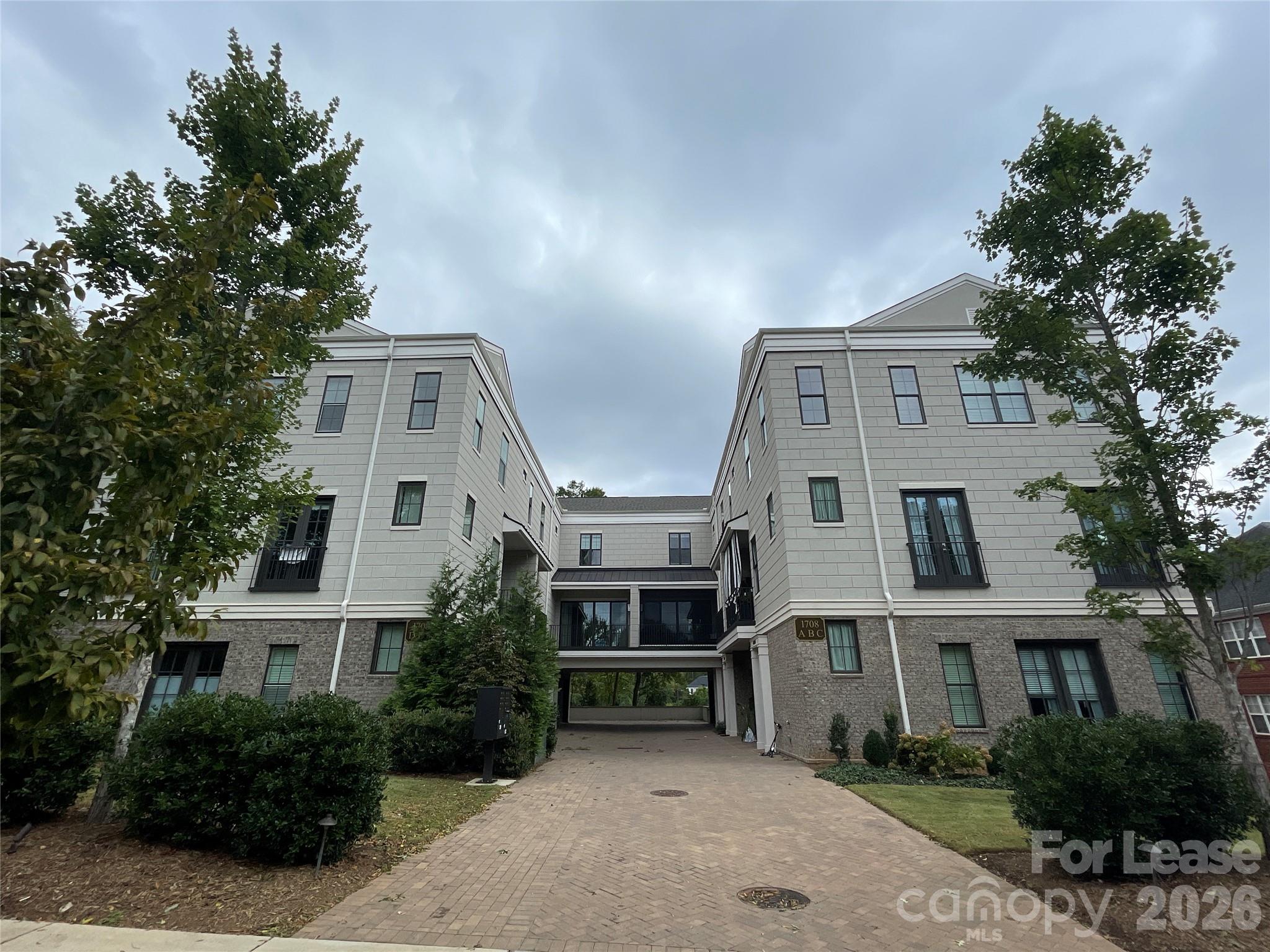 1708 Lombardy Circle Unit D — photo