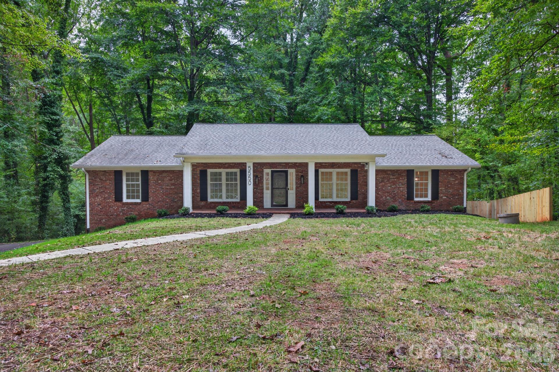 5550 Overlook Circle — photo