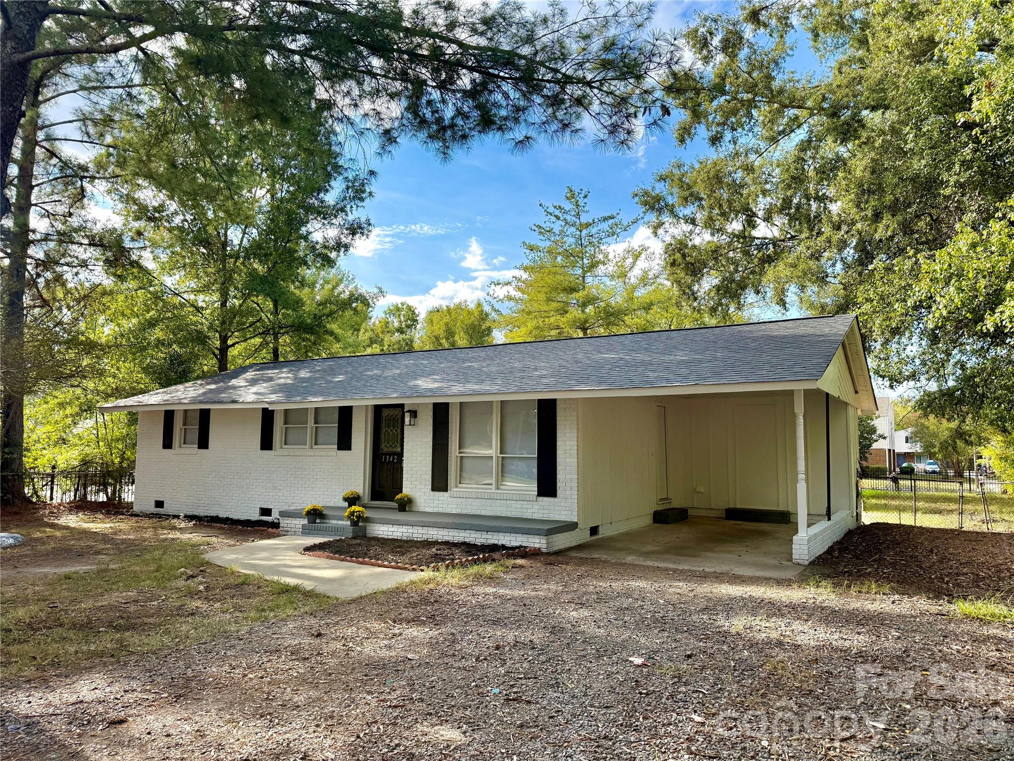 1342 McCullough Street — photo