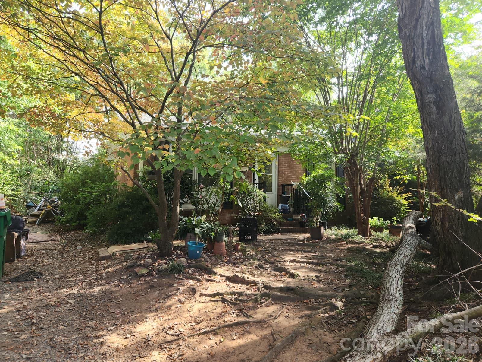 800 Farmcrest Drive — photo