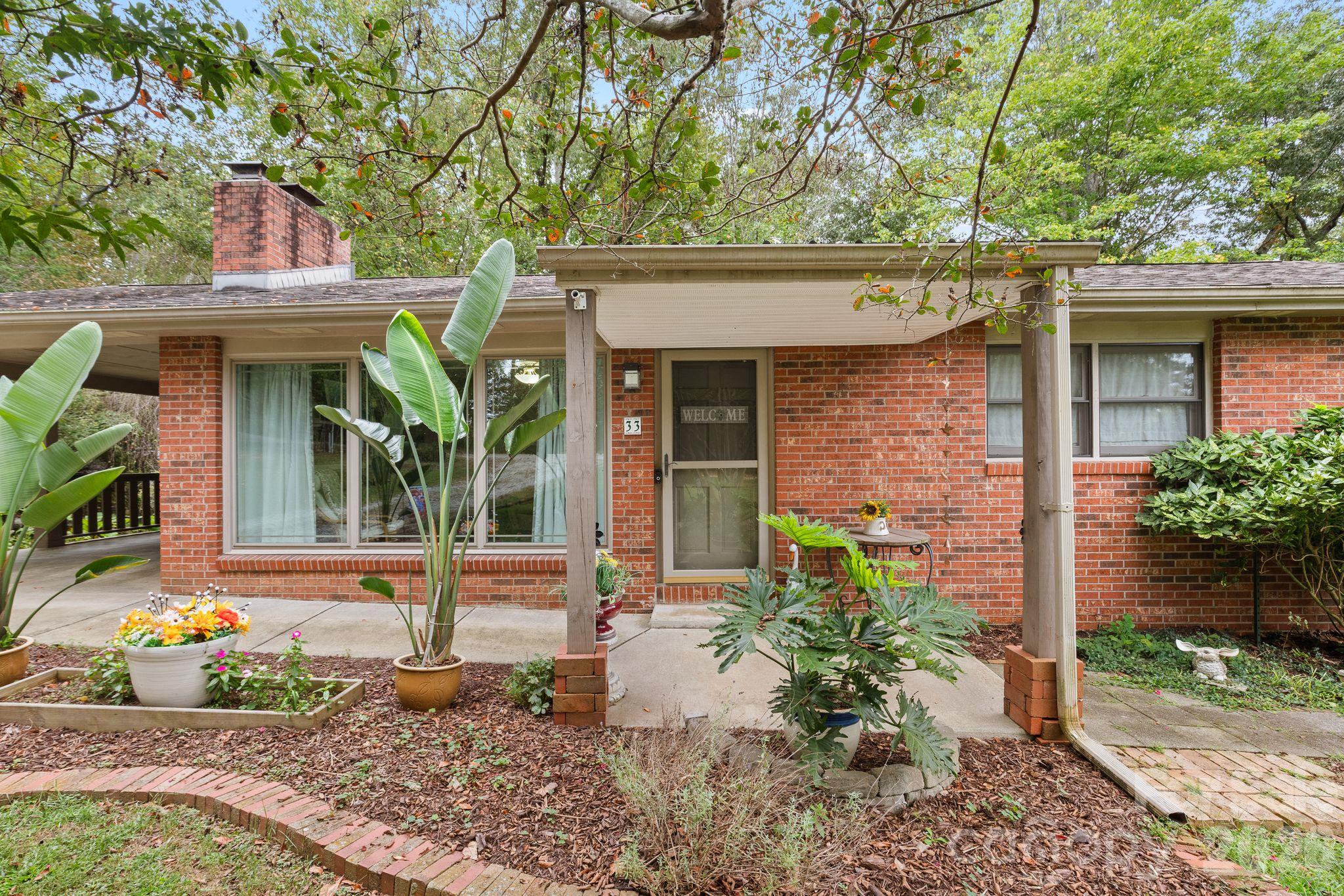 33 & 34 Grandview Court — photo