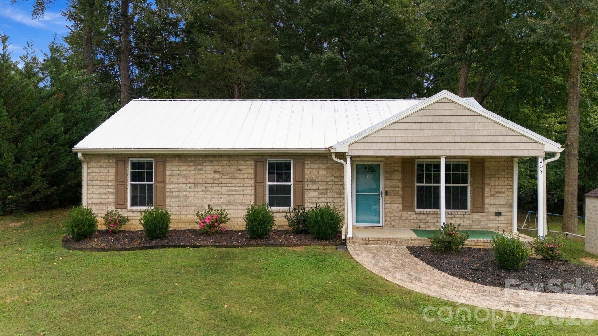 203 Crestview Drive — photo