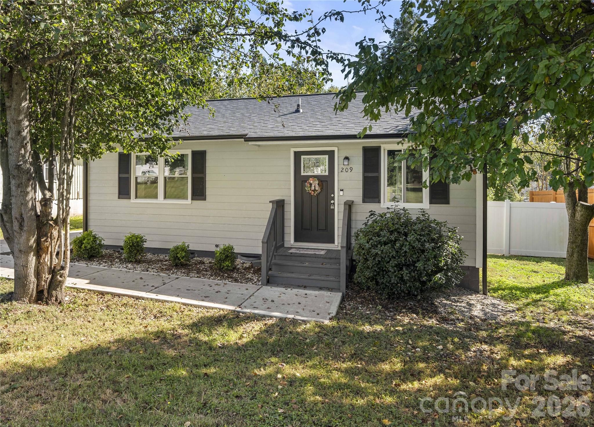 209 Rhyne Street — photo