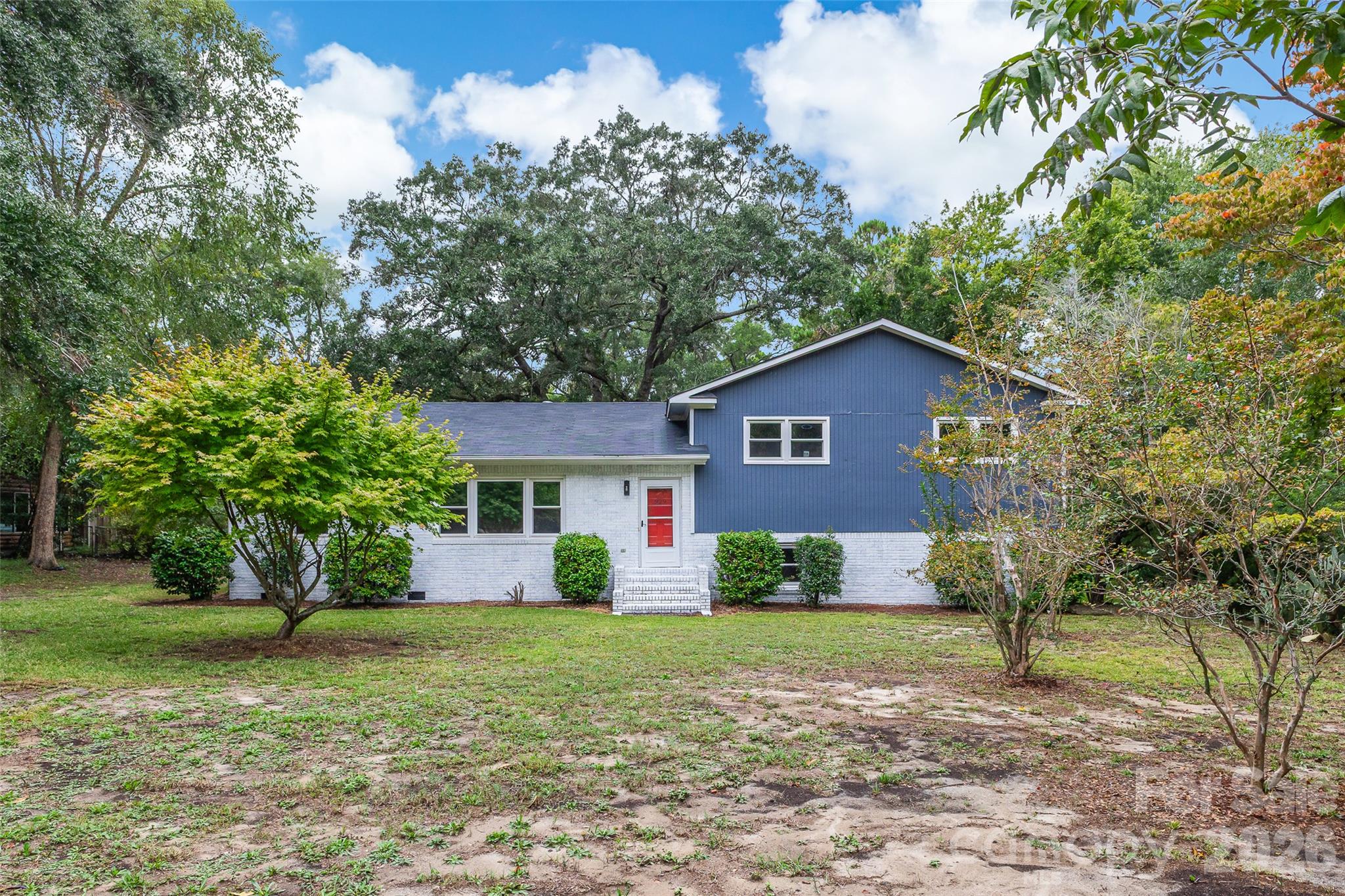 929 E Leonard Street — photo