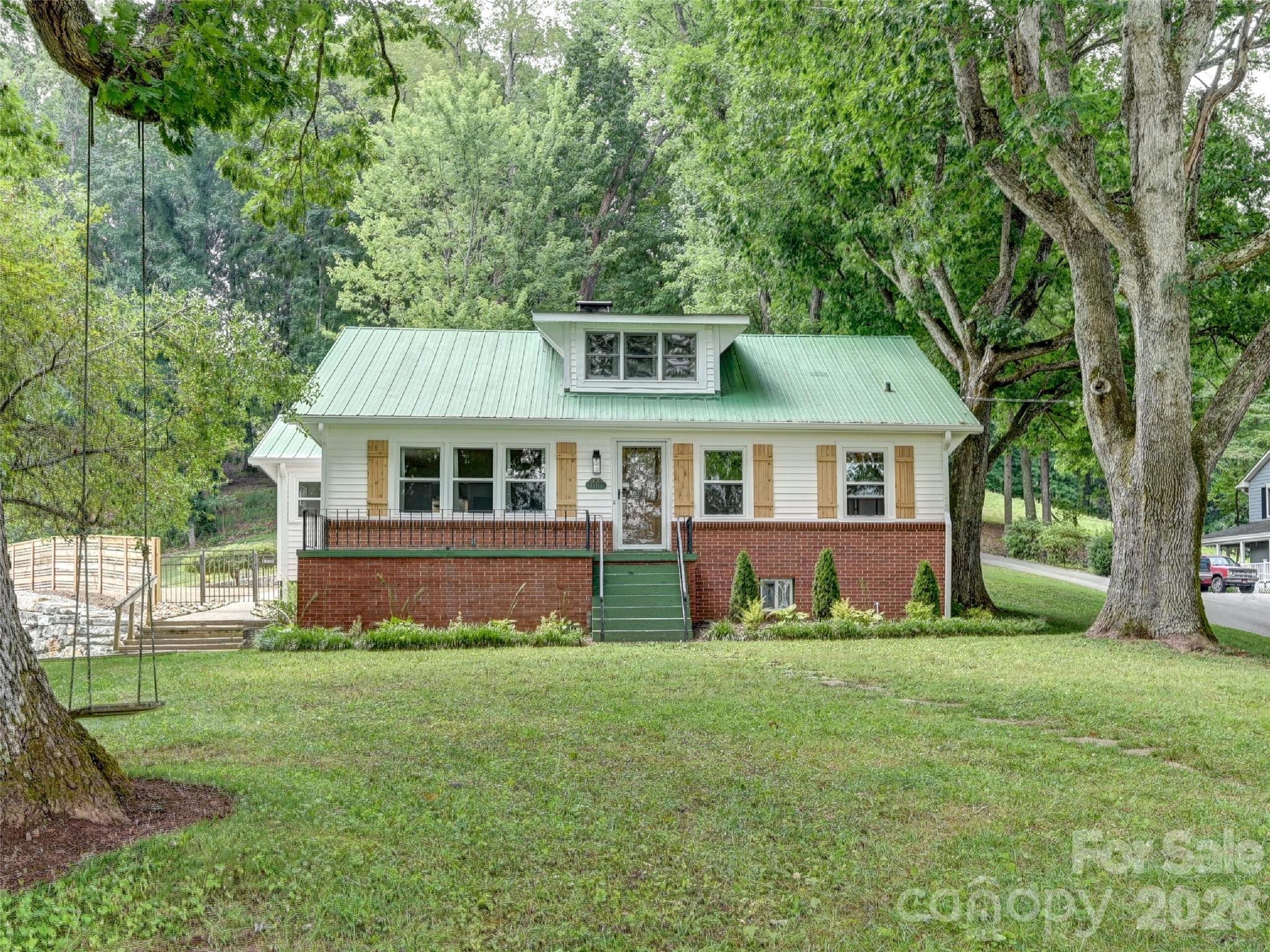 1110 Queentown Road — photo