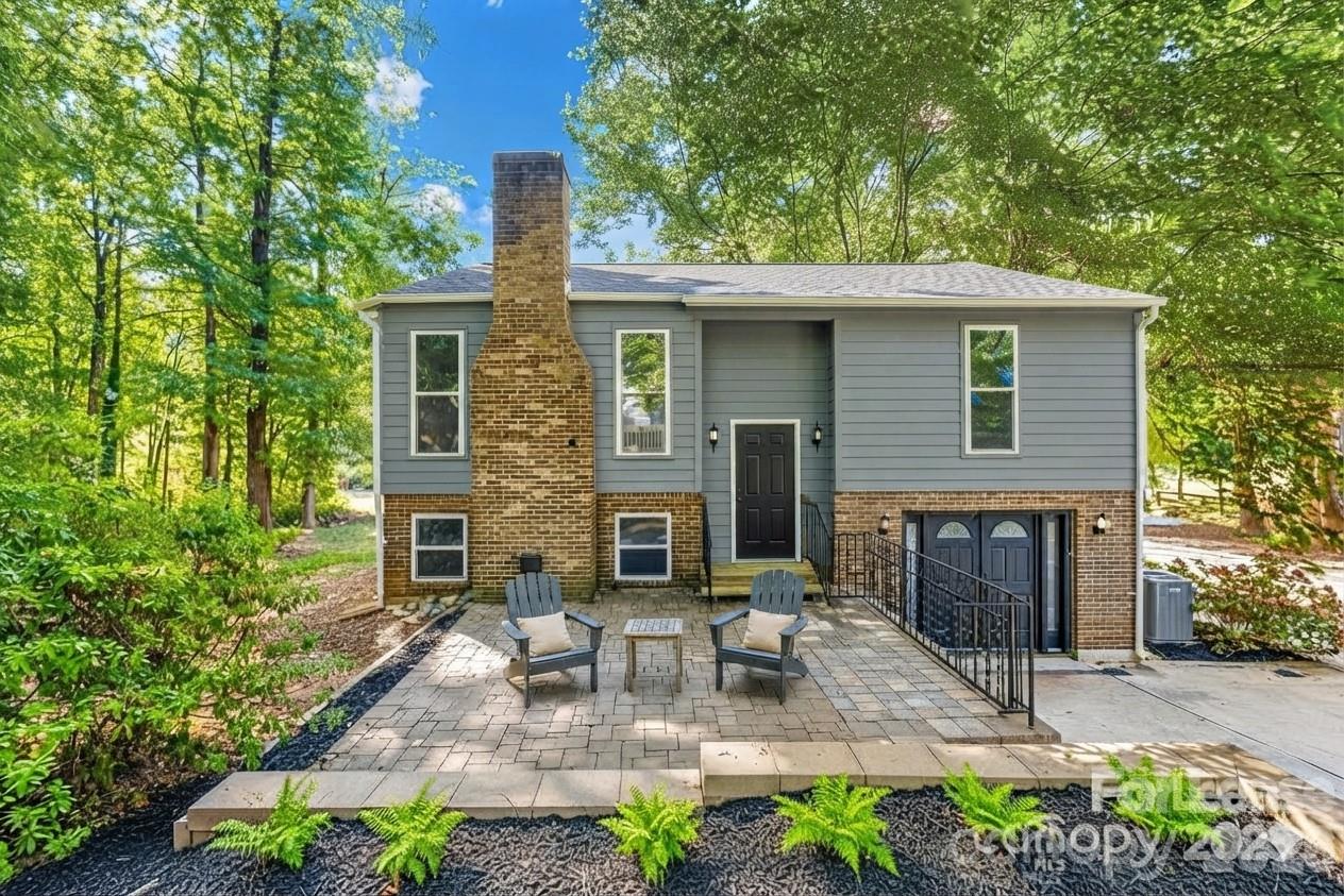 3211 Winding Trail — photo
