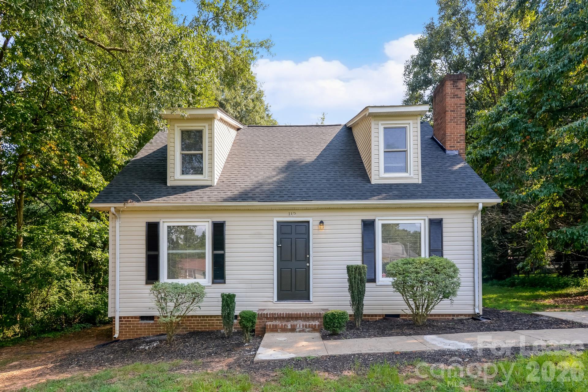 112 Pineview Court — photo