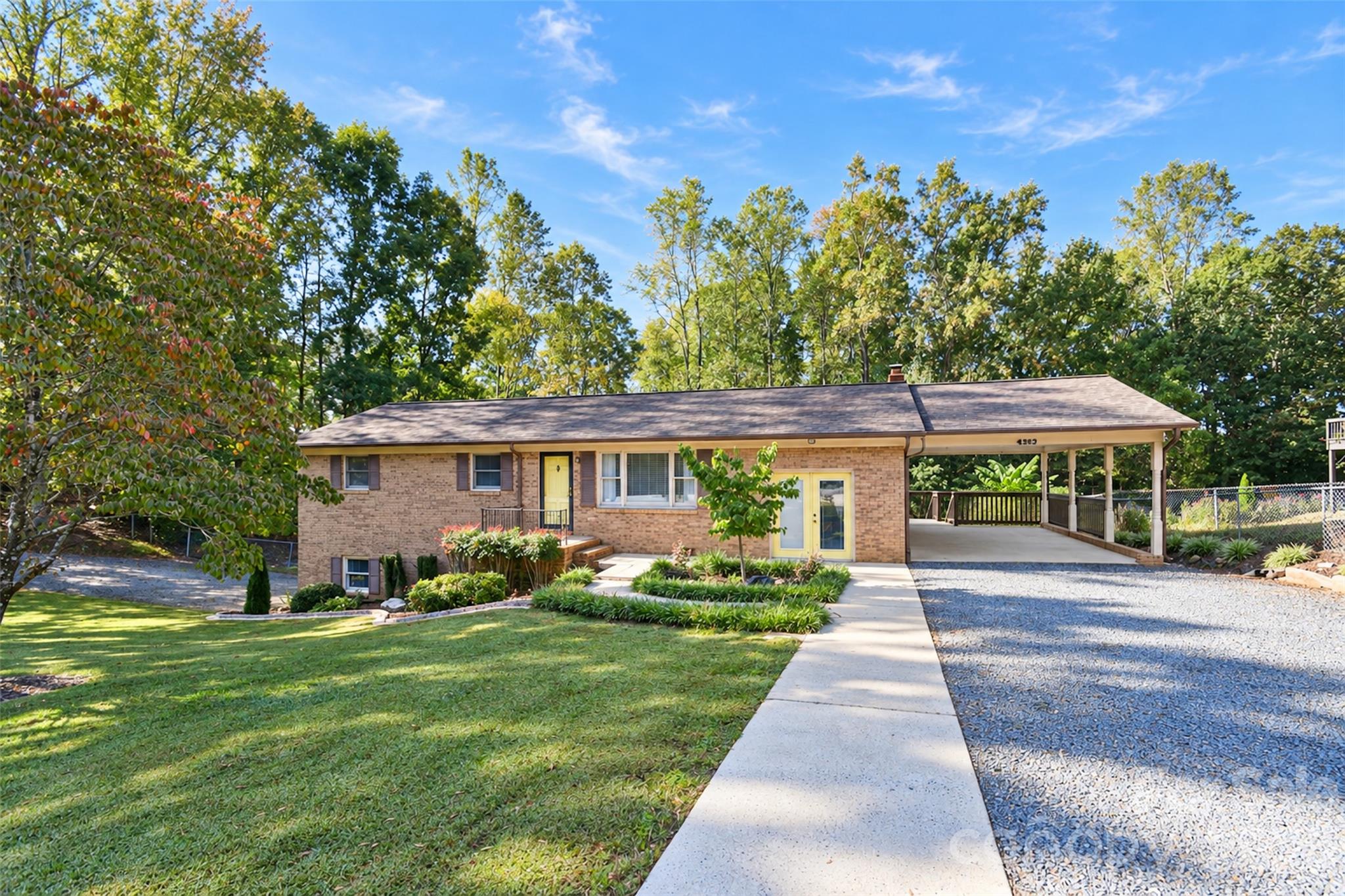 4800 Club View Drive — photo