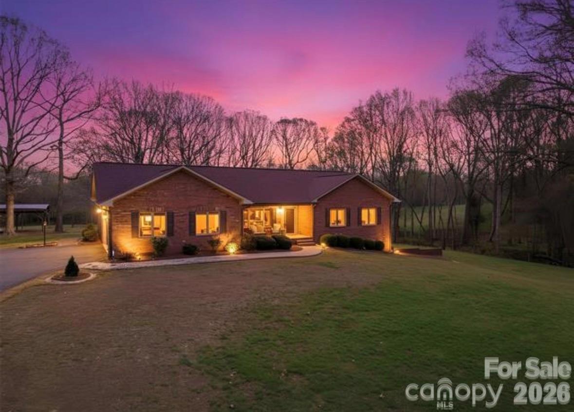 328 Davidson Court — photo