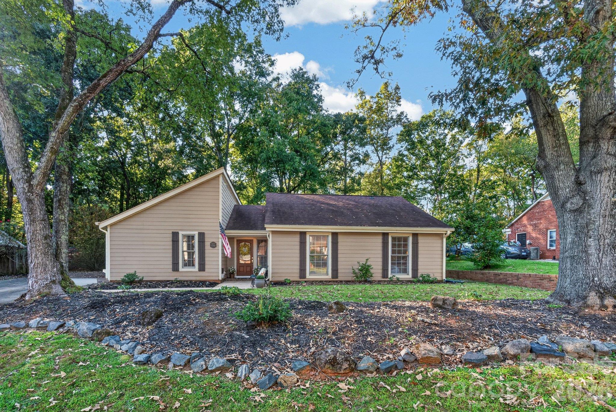 4506 Woods End Lane — photo