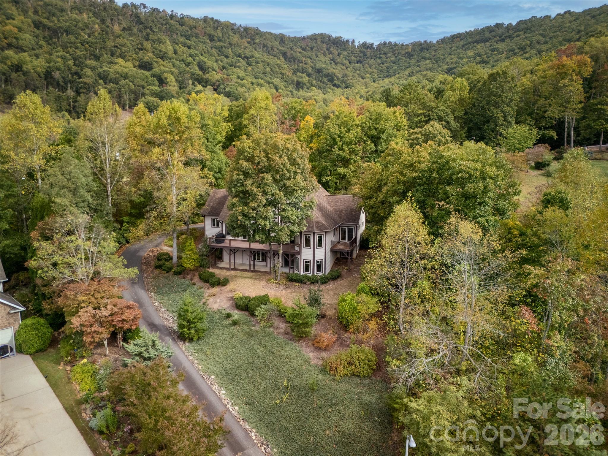 142 Twin Courts Drive — photo