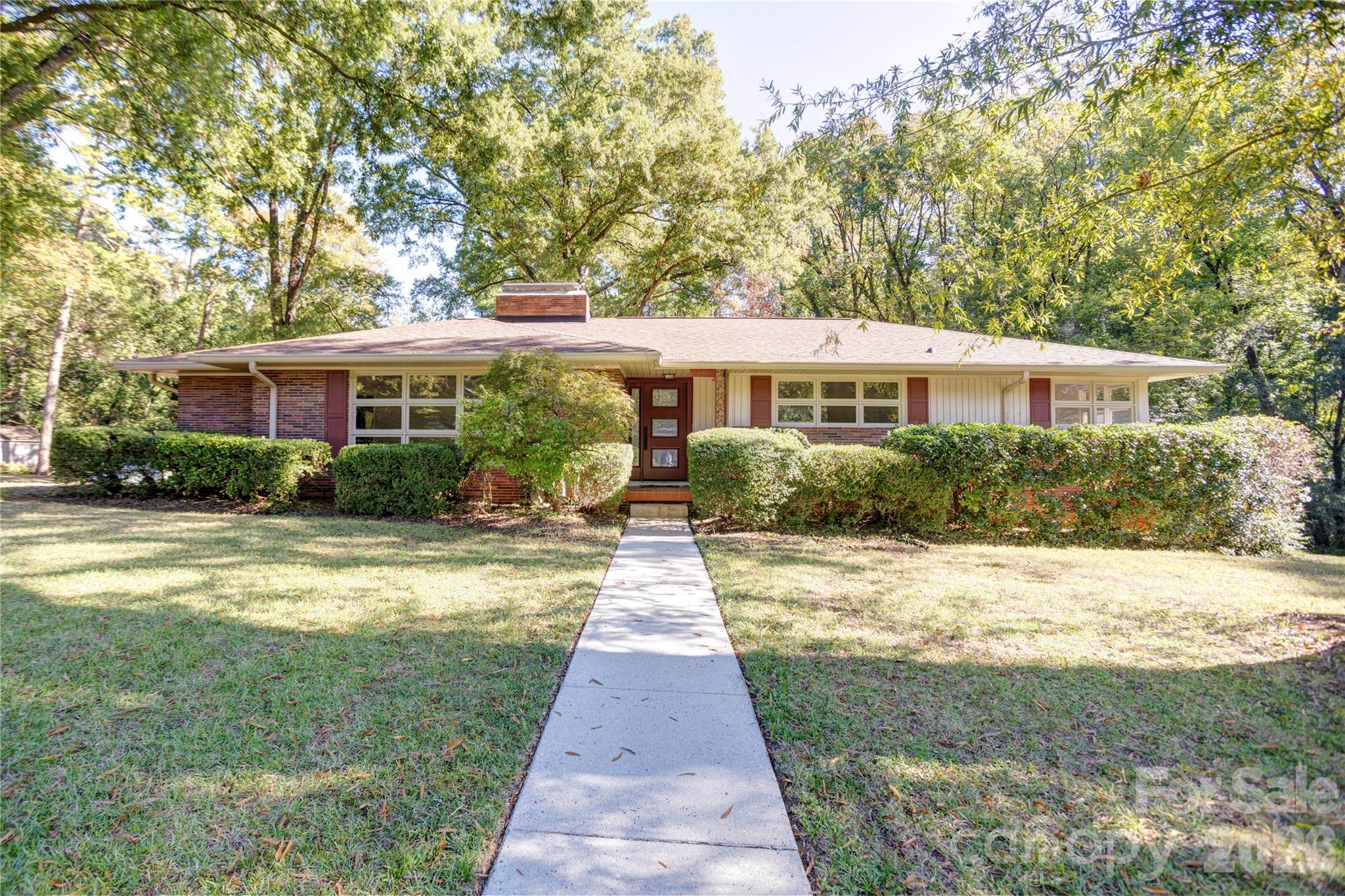 688 Grandview Drive NE — photo