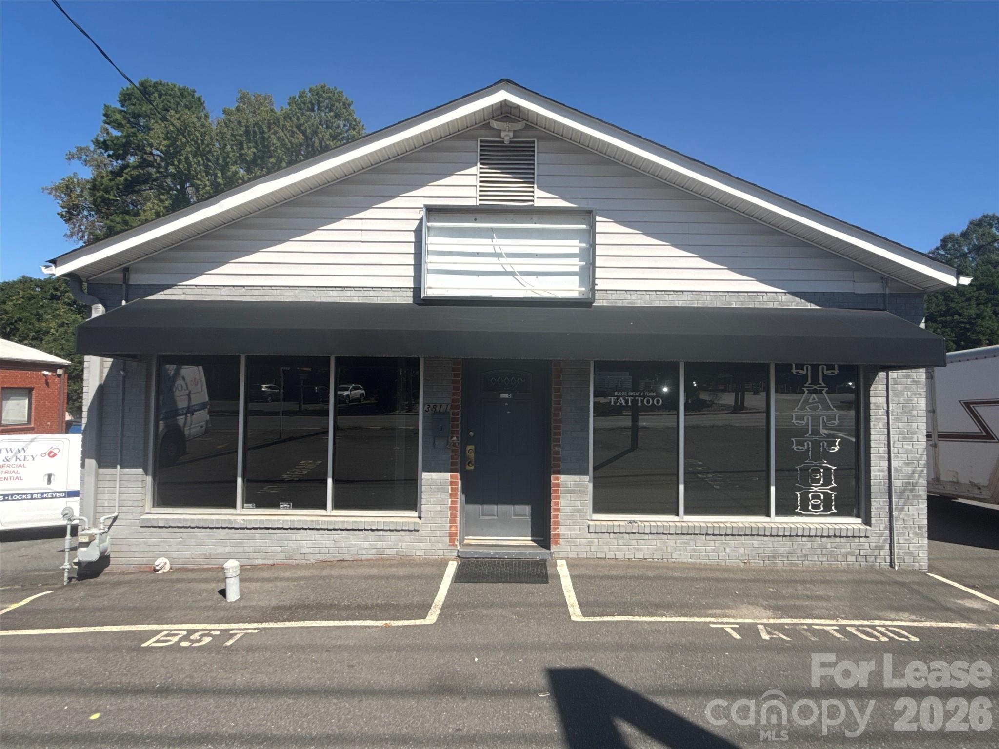 3811 Monroe Road — photo