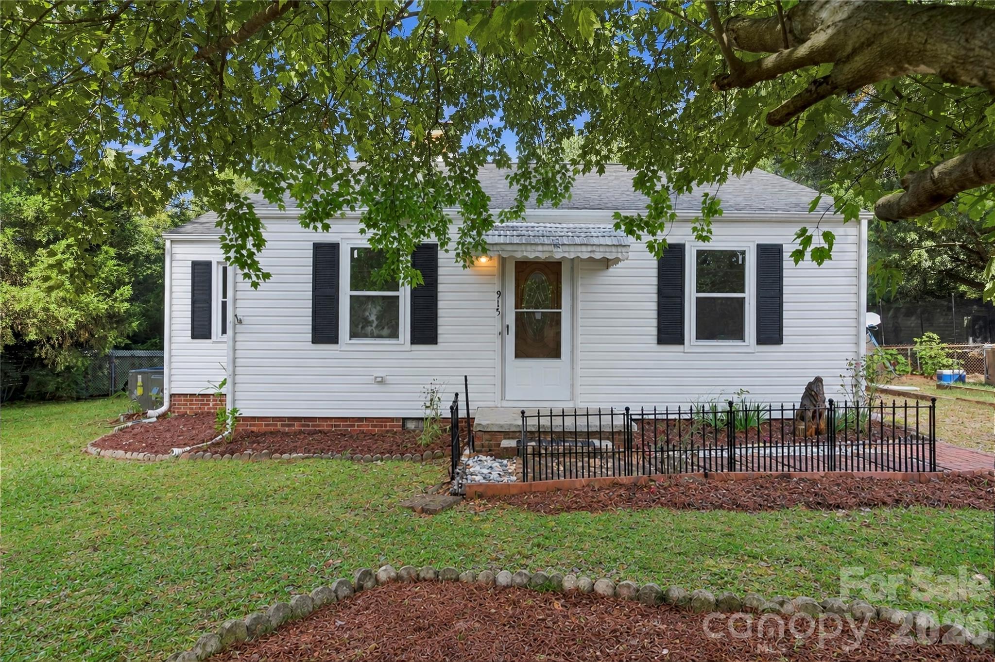915 Skyway Drive — photo