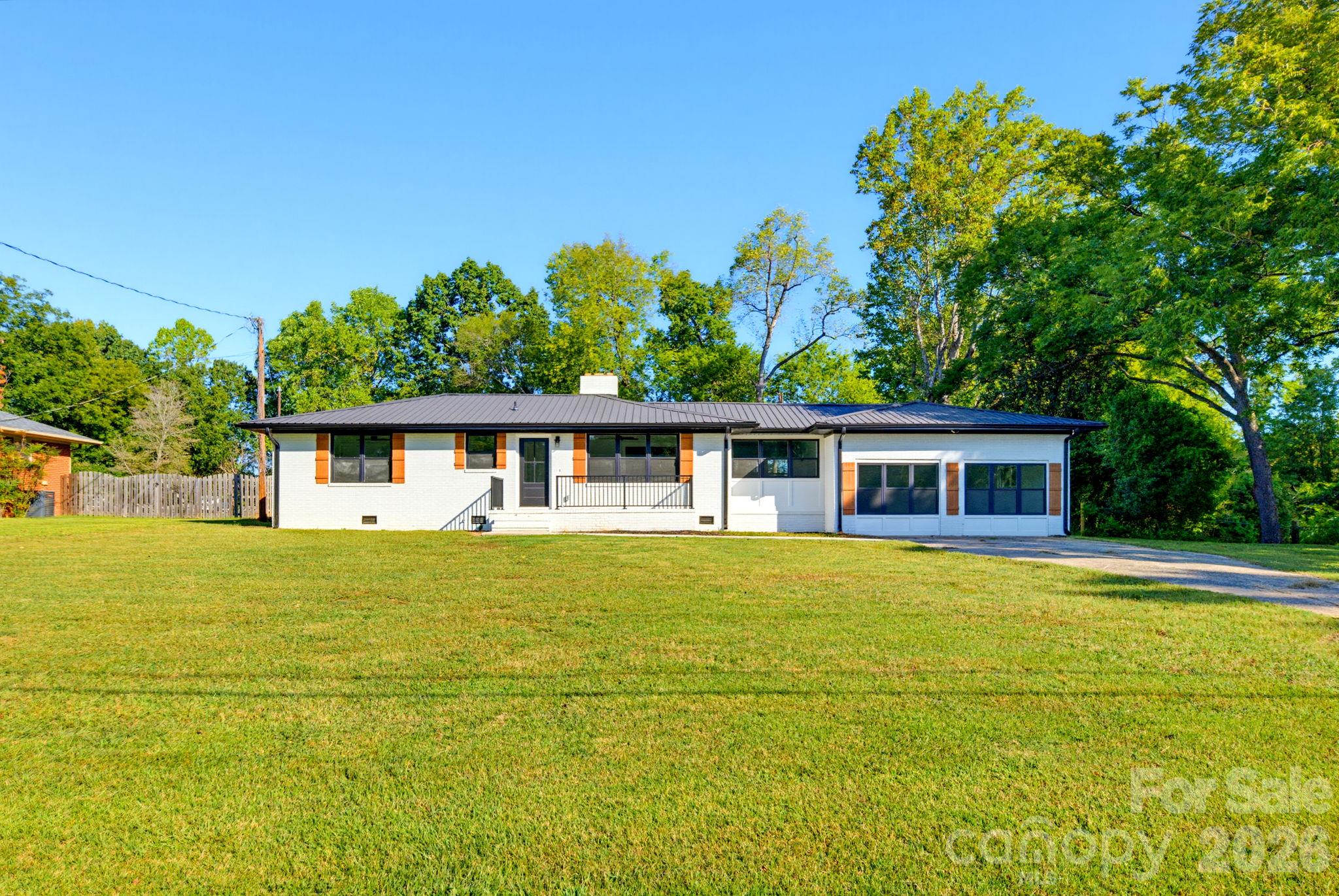 1325 Armstrong Road — photo