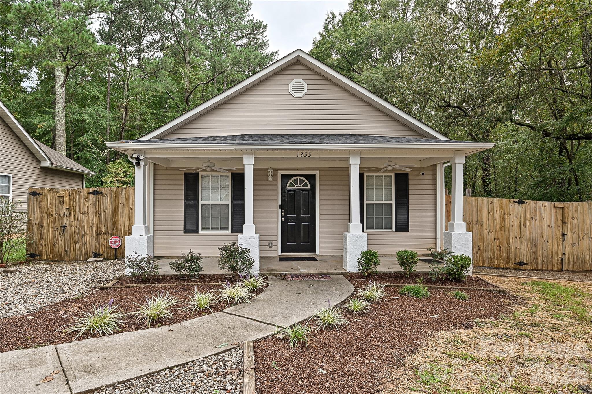 1233 Calhoun Street — photo