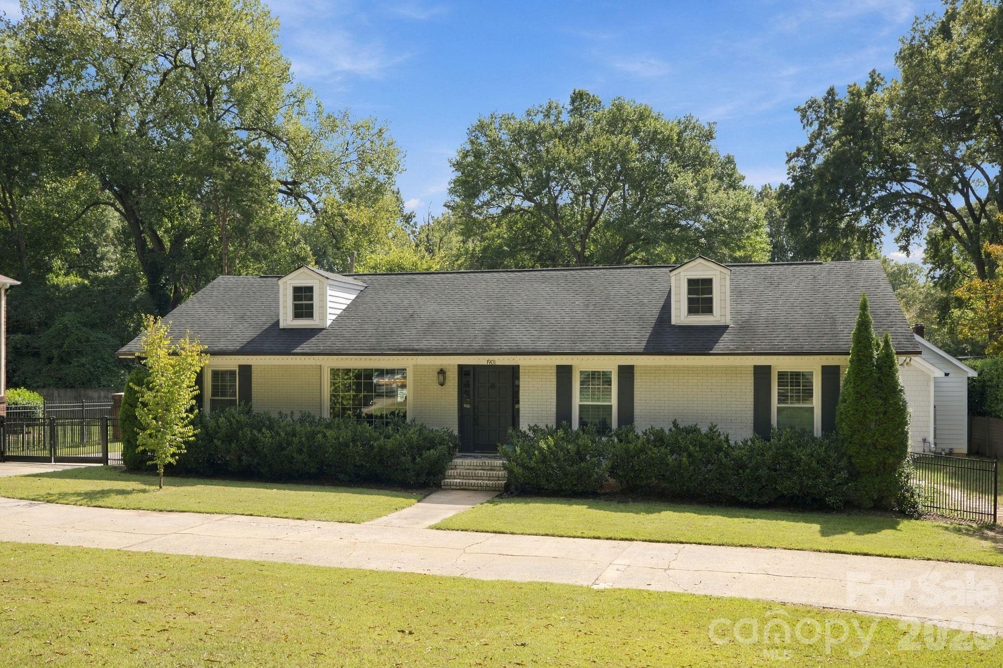 1901 Runnymede Lane — photo