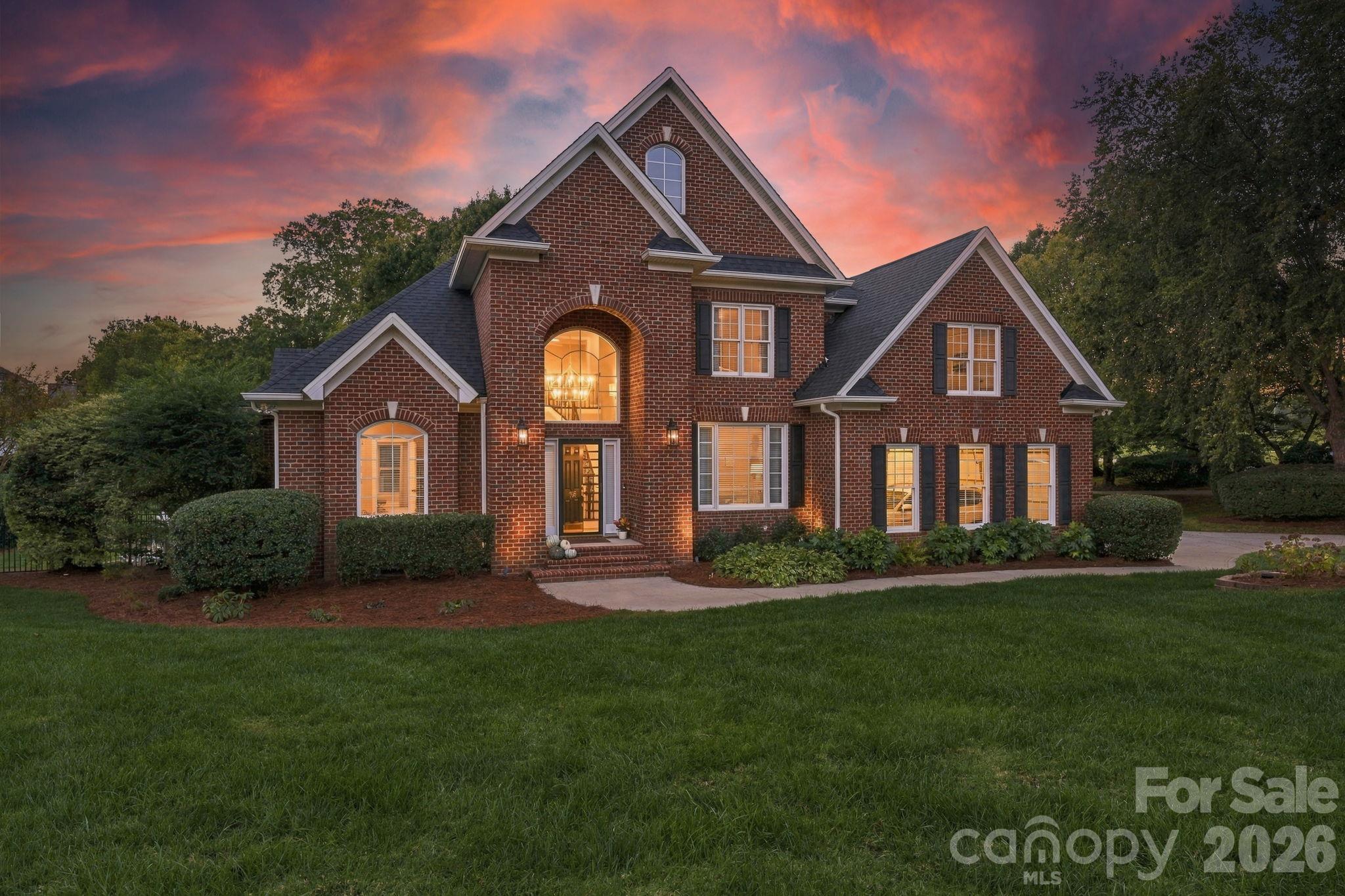 105 Kings Crest Drive — photo