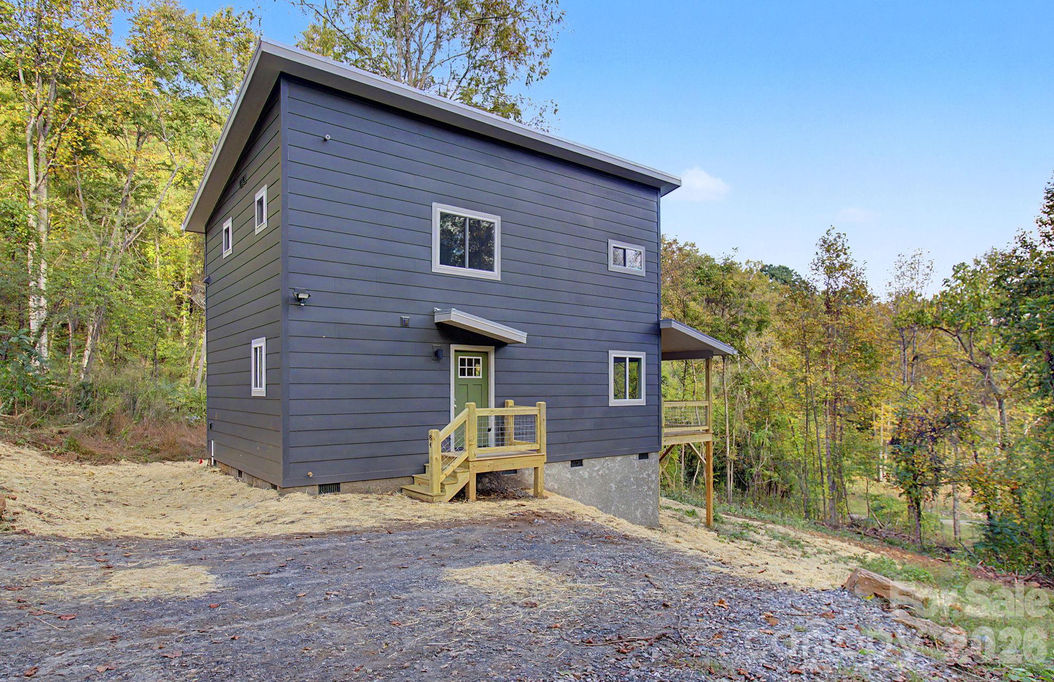 84 Skip Stone Road — photo