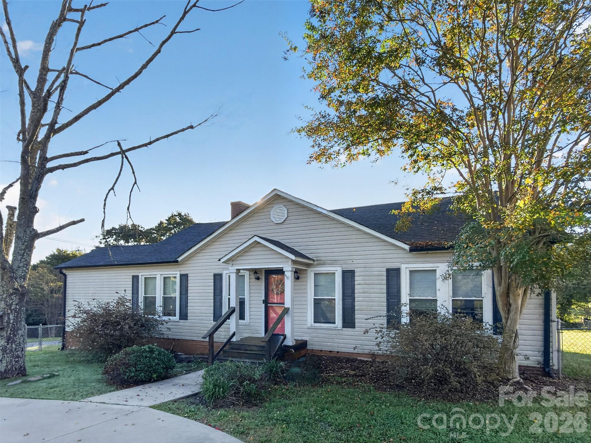 184 Hollis Road — photo