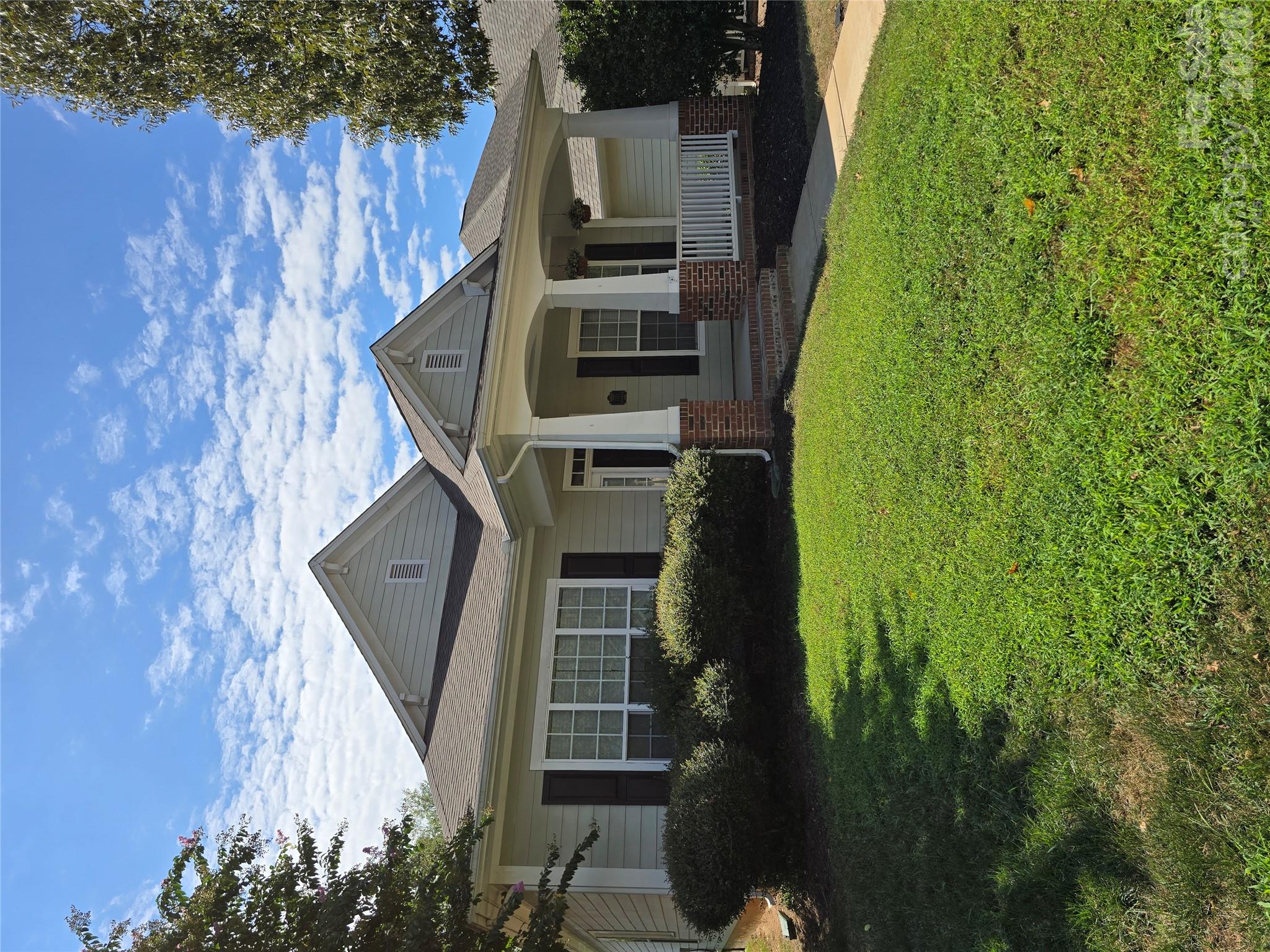 1121 Gainsborough Drive — photo