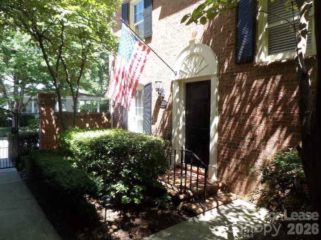 530 N Poplar Street Unit a — photo