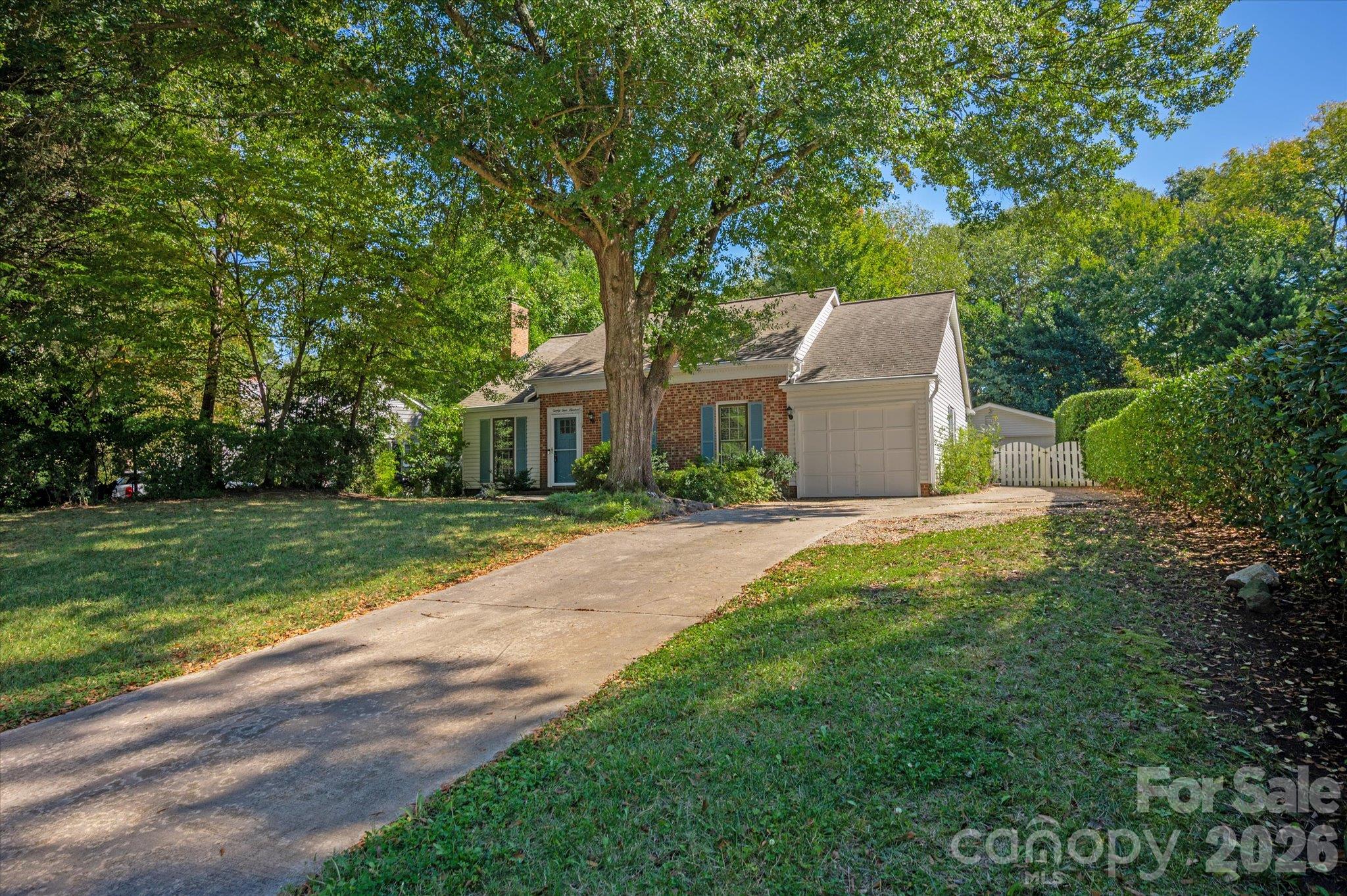 2400 Turnberry Lane — photo