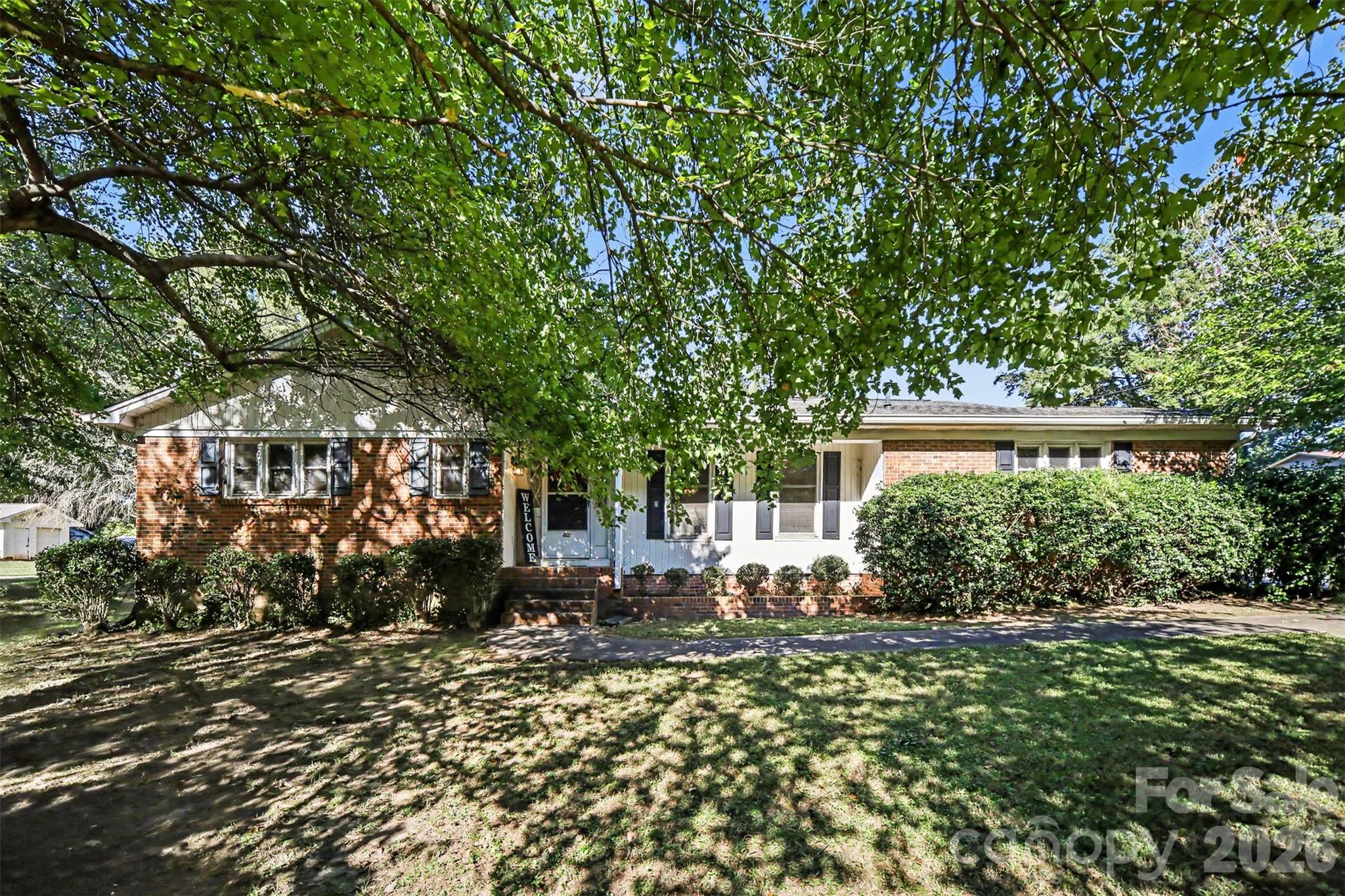 402 Sunset Circle — photo