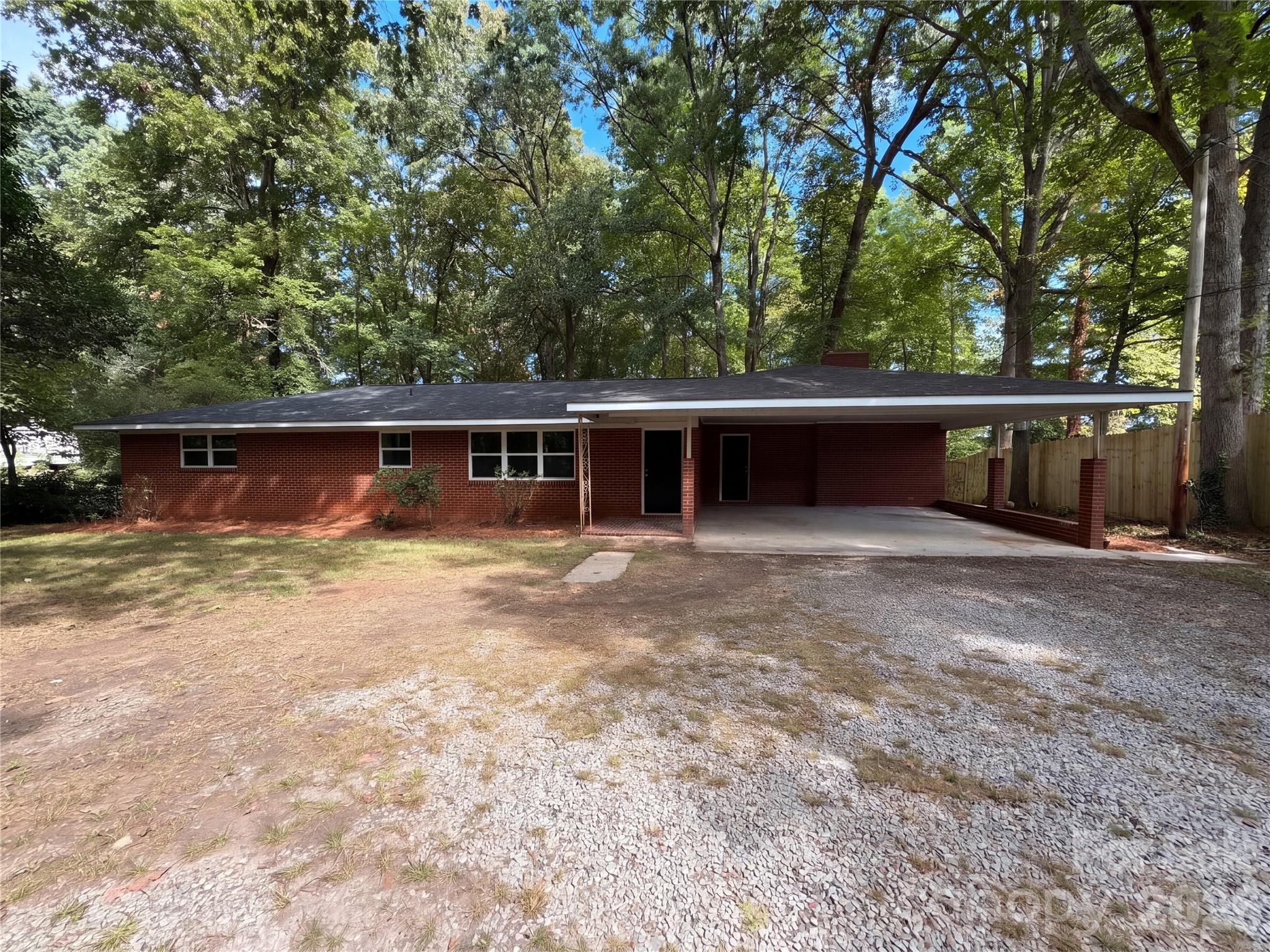 1632 Carolina Circle — photo