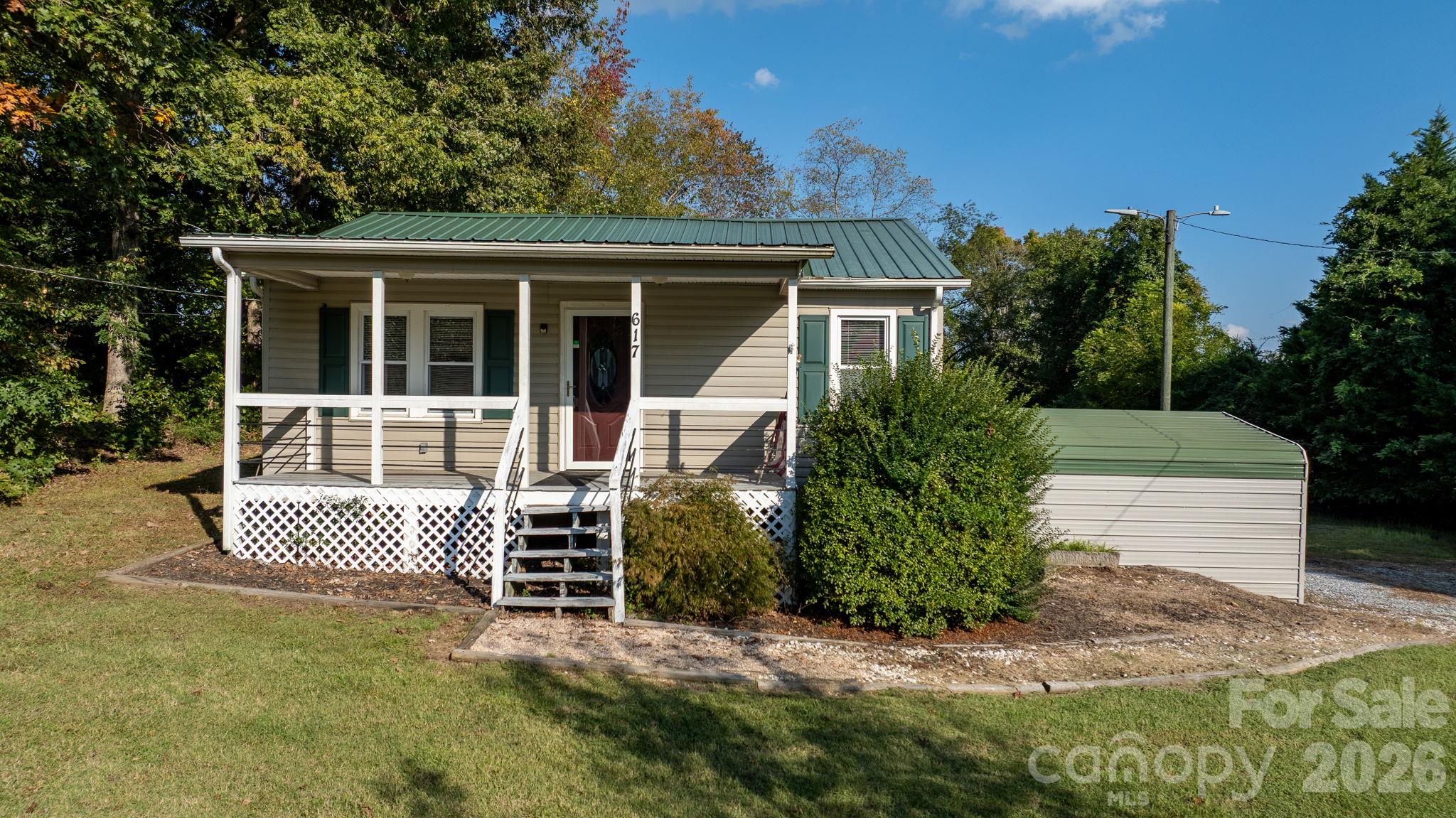 617 Hawthorne Street — photo