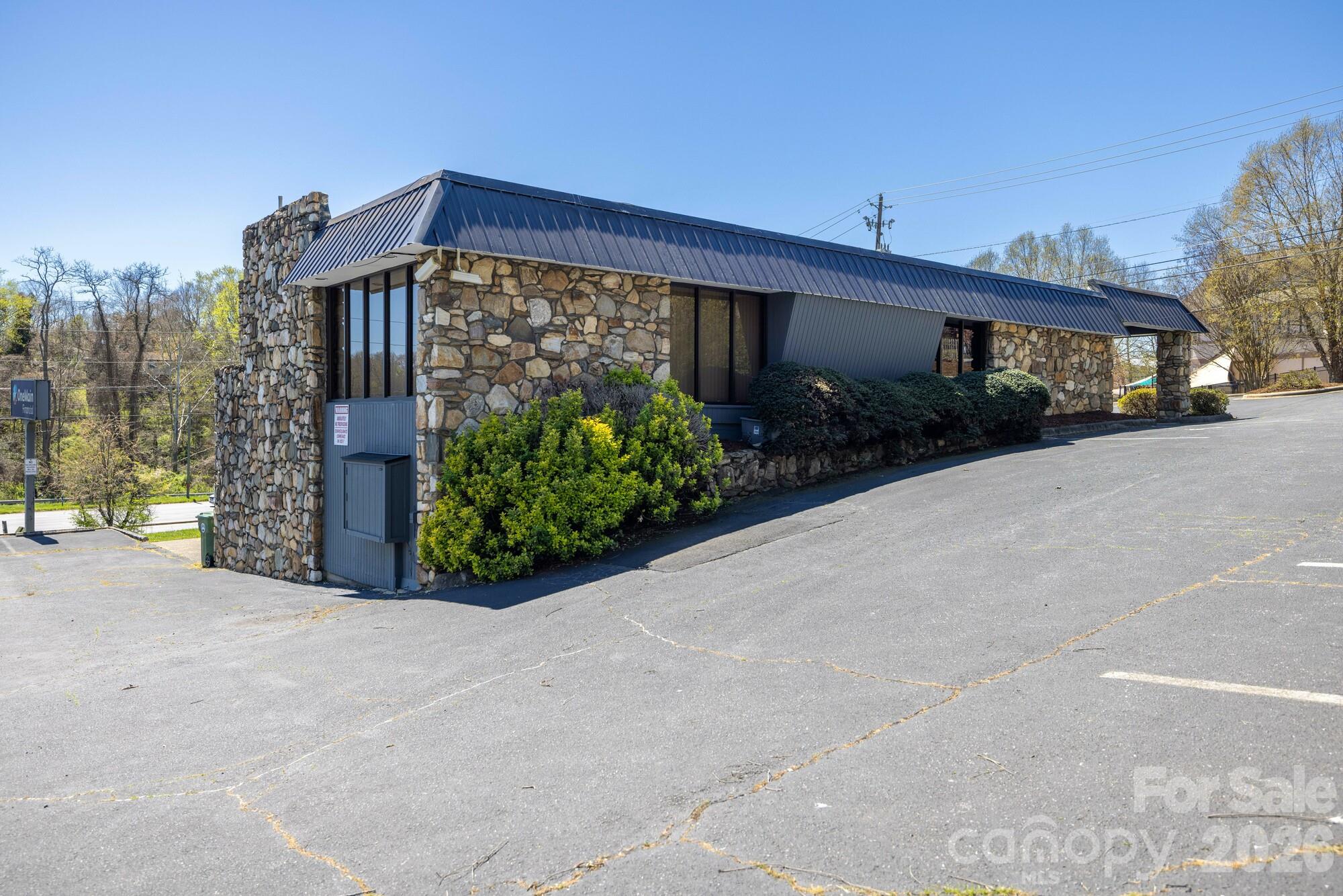 1 Hansel Avenue — photo