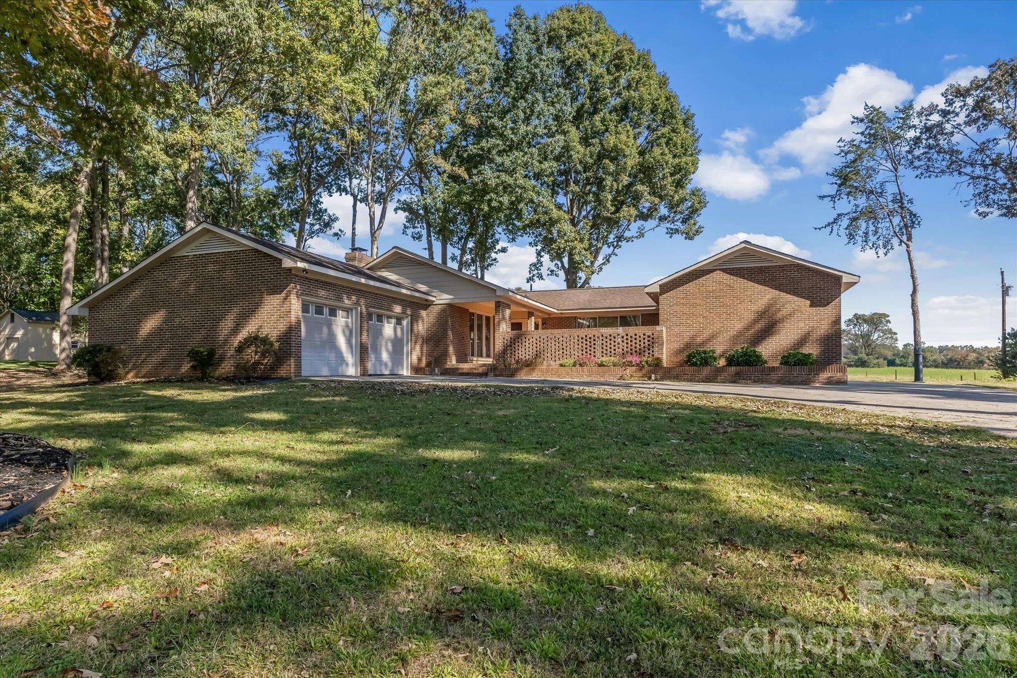 2129 Mid Oak Lane — photo
