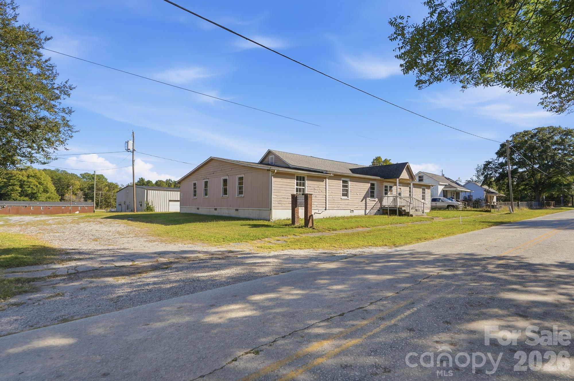 706 Old North Main Street — photo