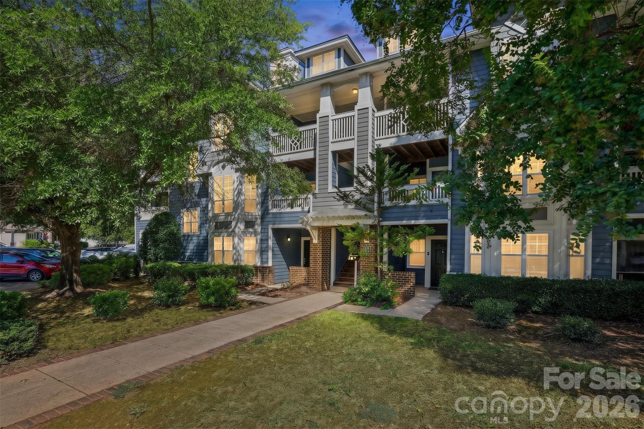 525 Olmsted Park Place Unit H — photo