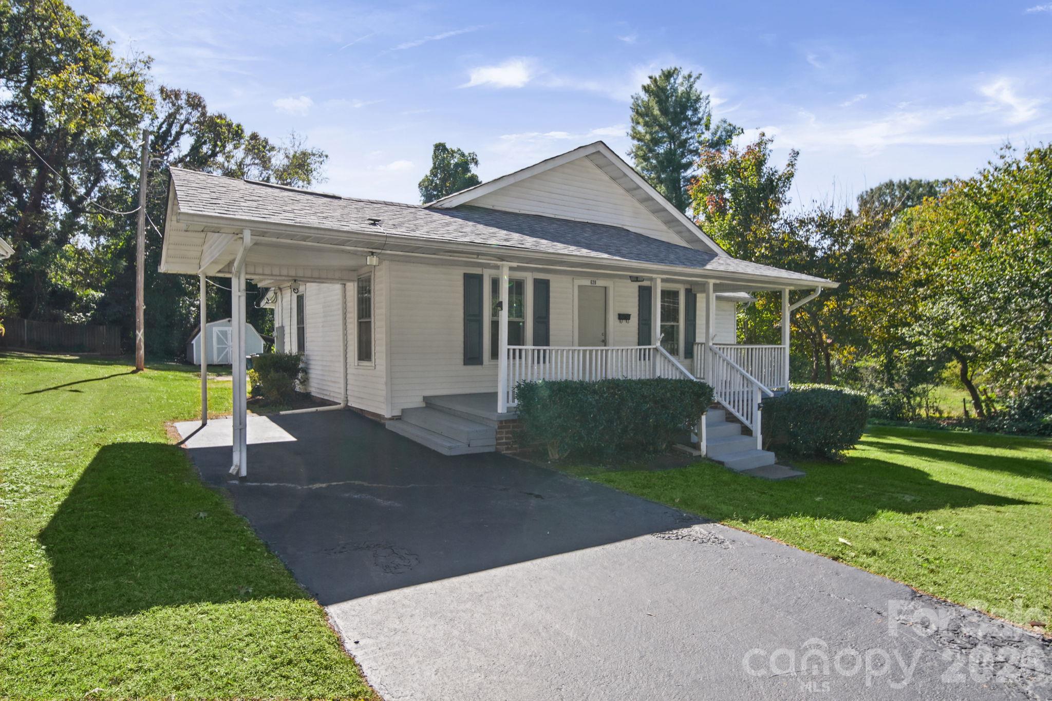 628 E Front Street — photo