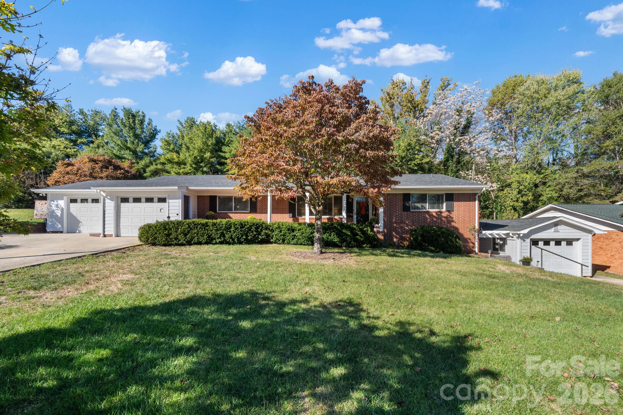 111 Eastwood Park Drive SE — photo