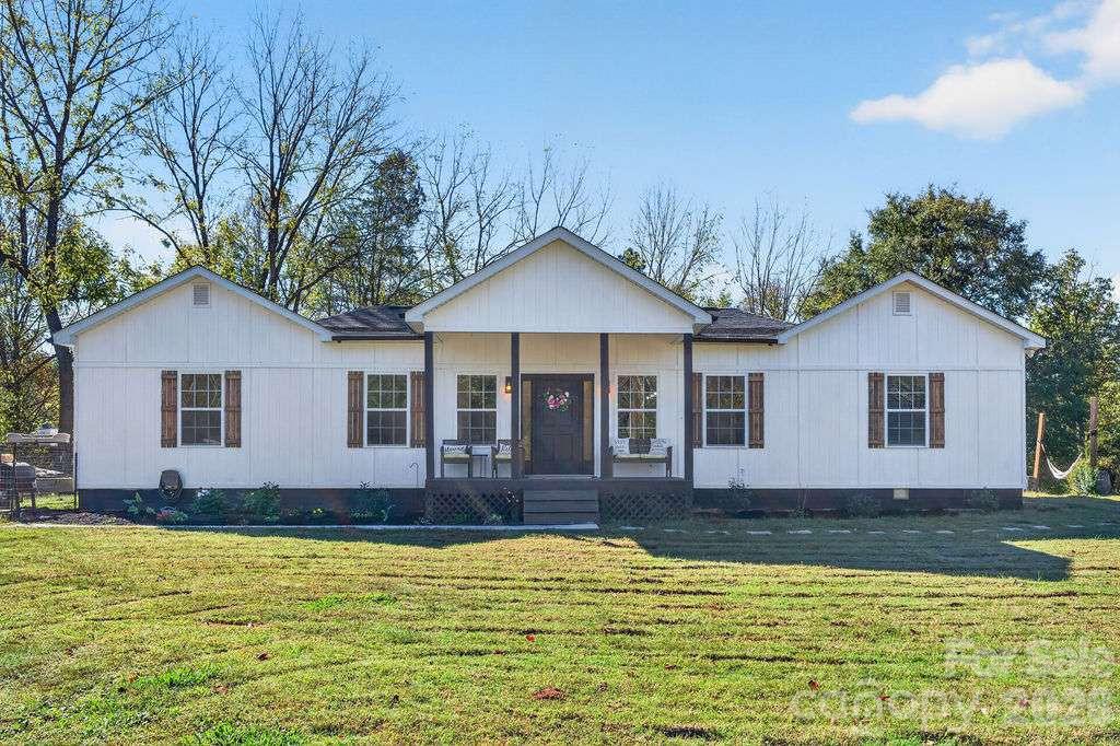 1347 Crossland Road — photo
