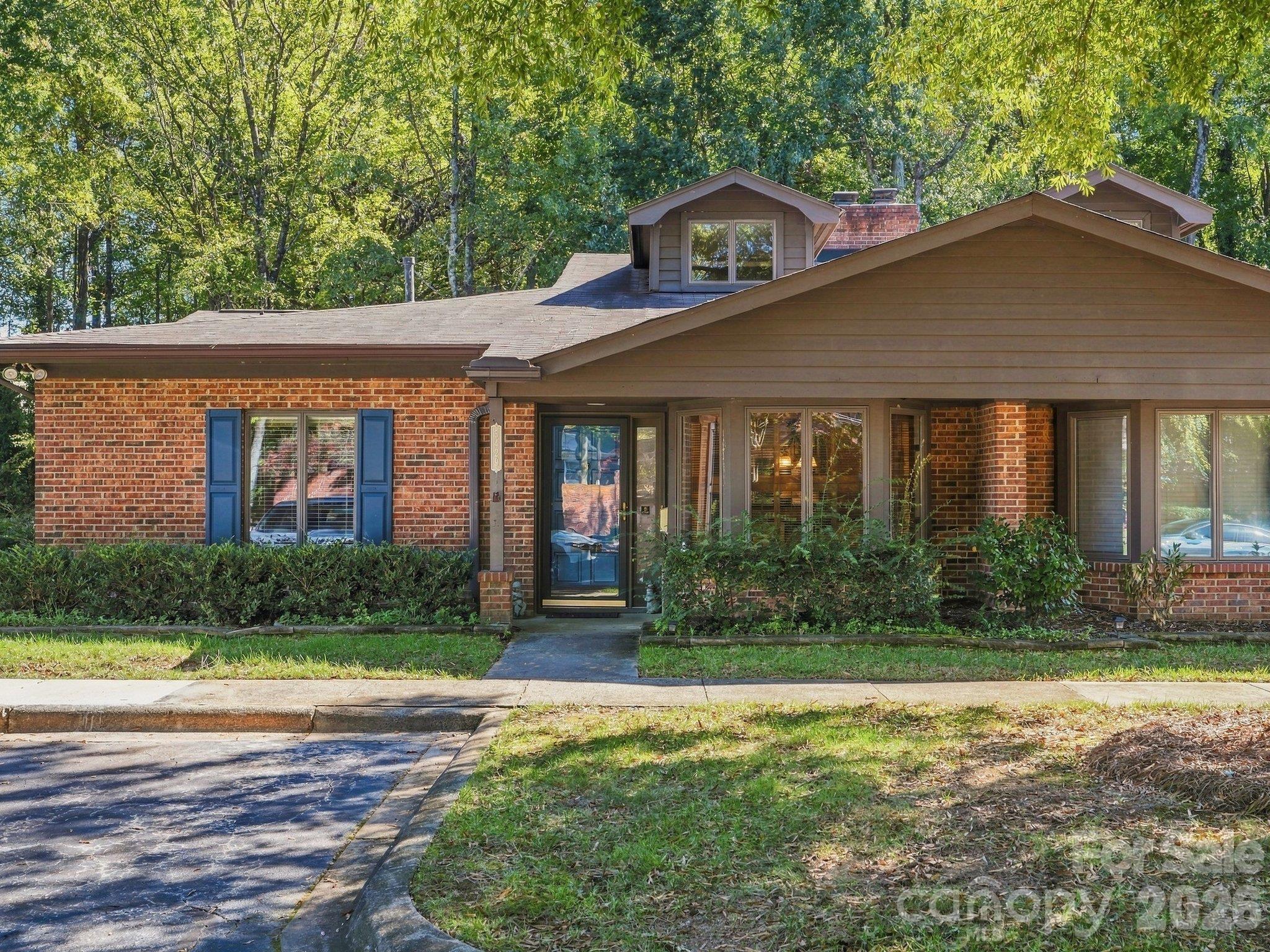 5429 Sharon Road — photo