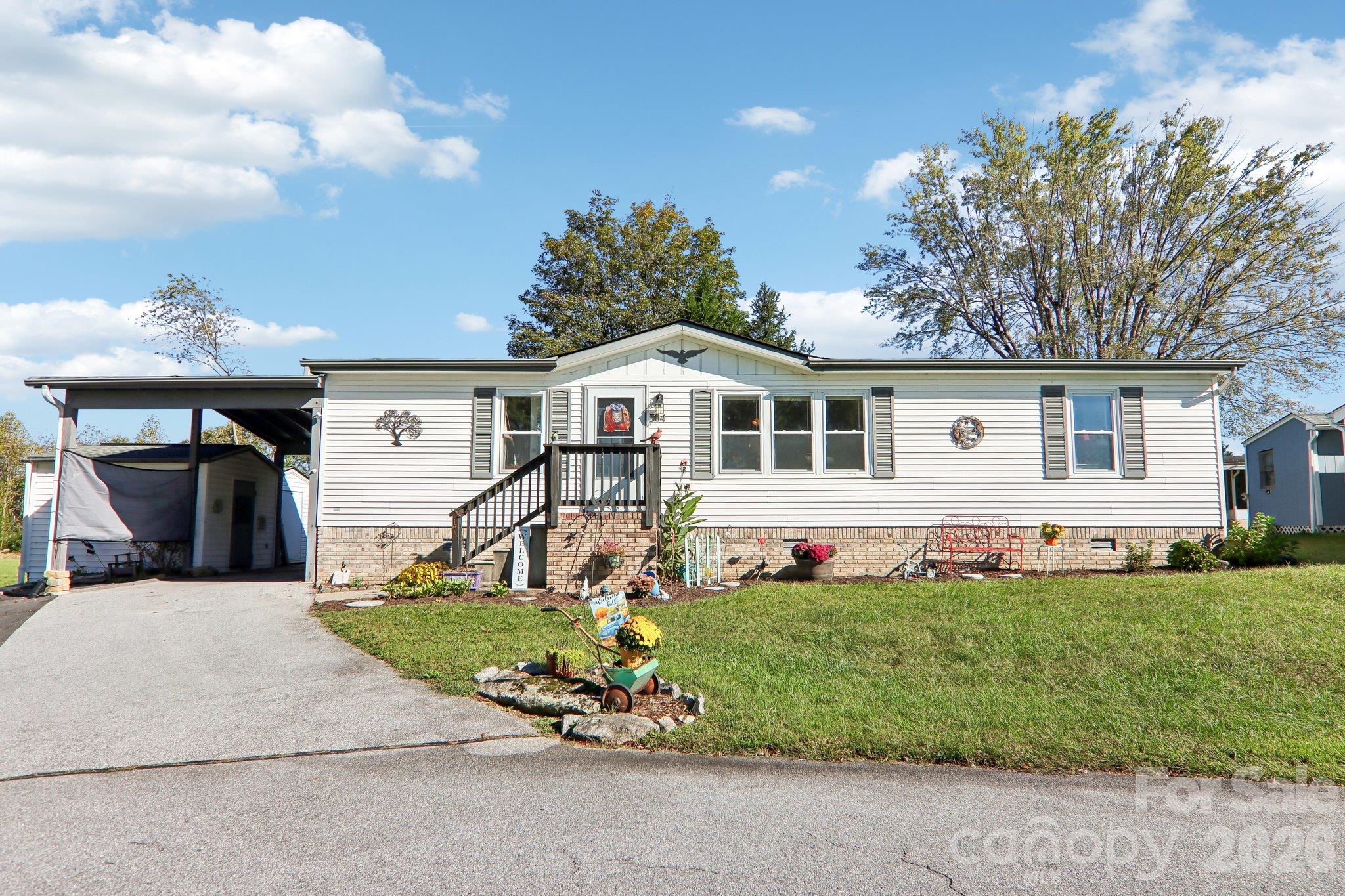 304 Meadowbrook Court — photo