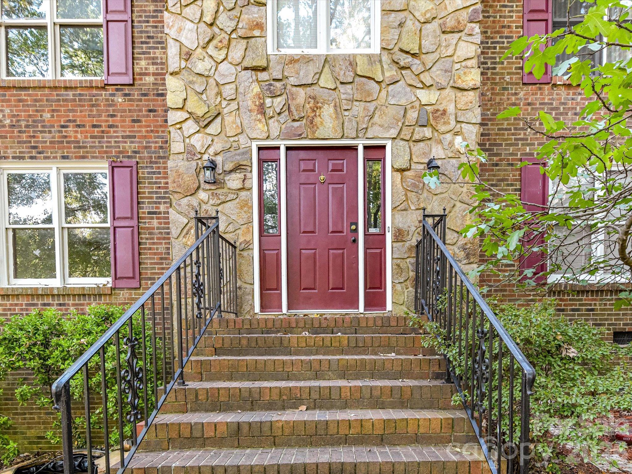 2512 King Arthur Drive — photo