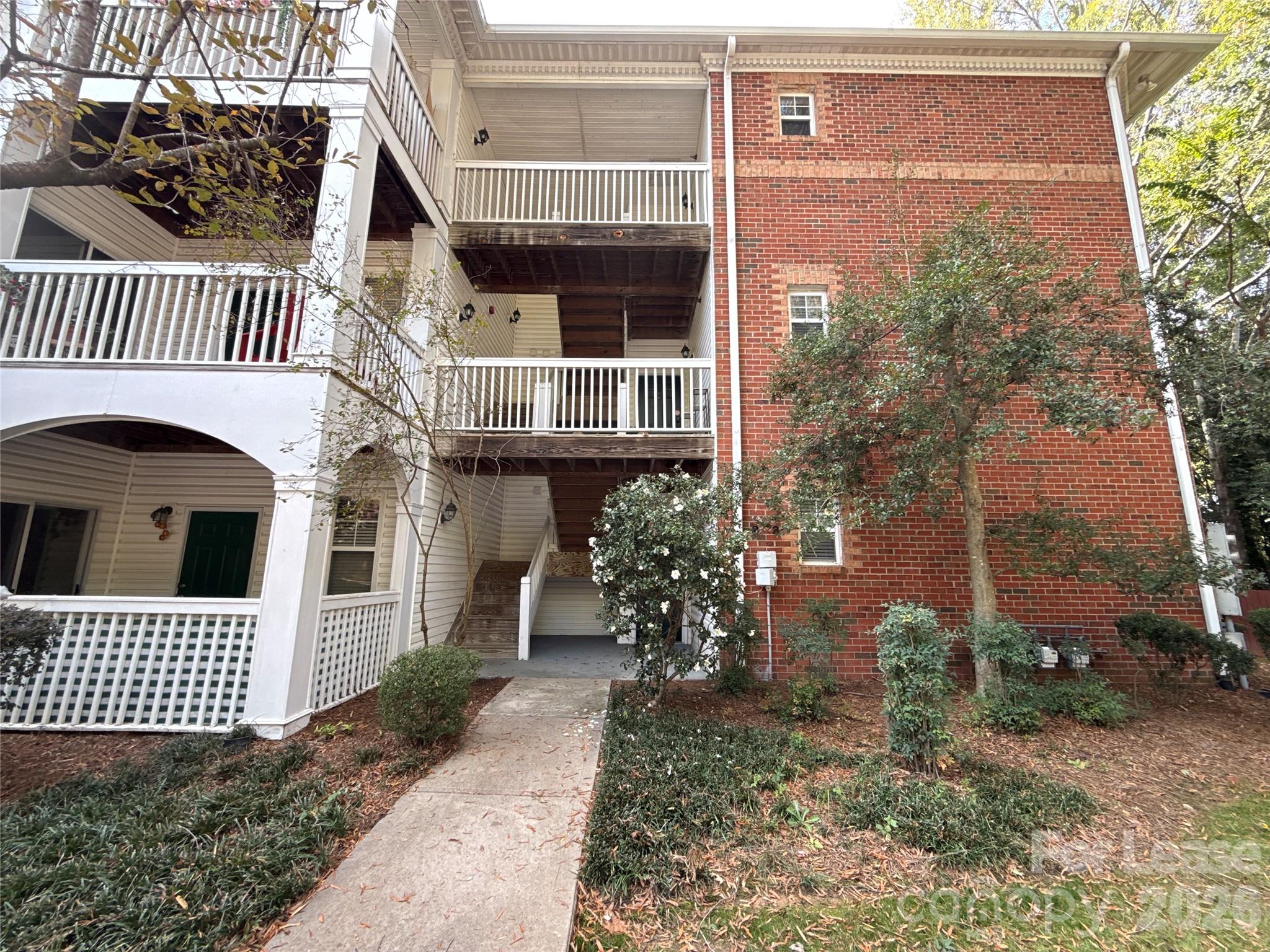 5601 Fairview Road Unit 25 — photo