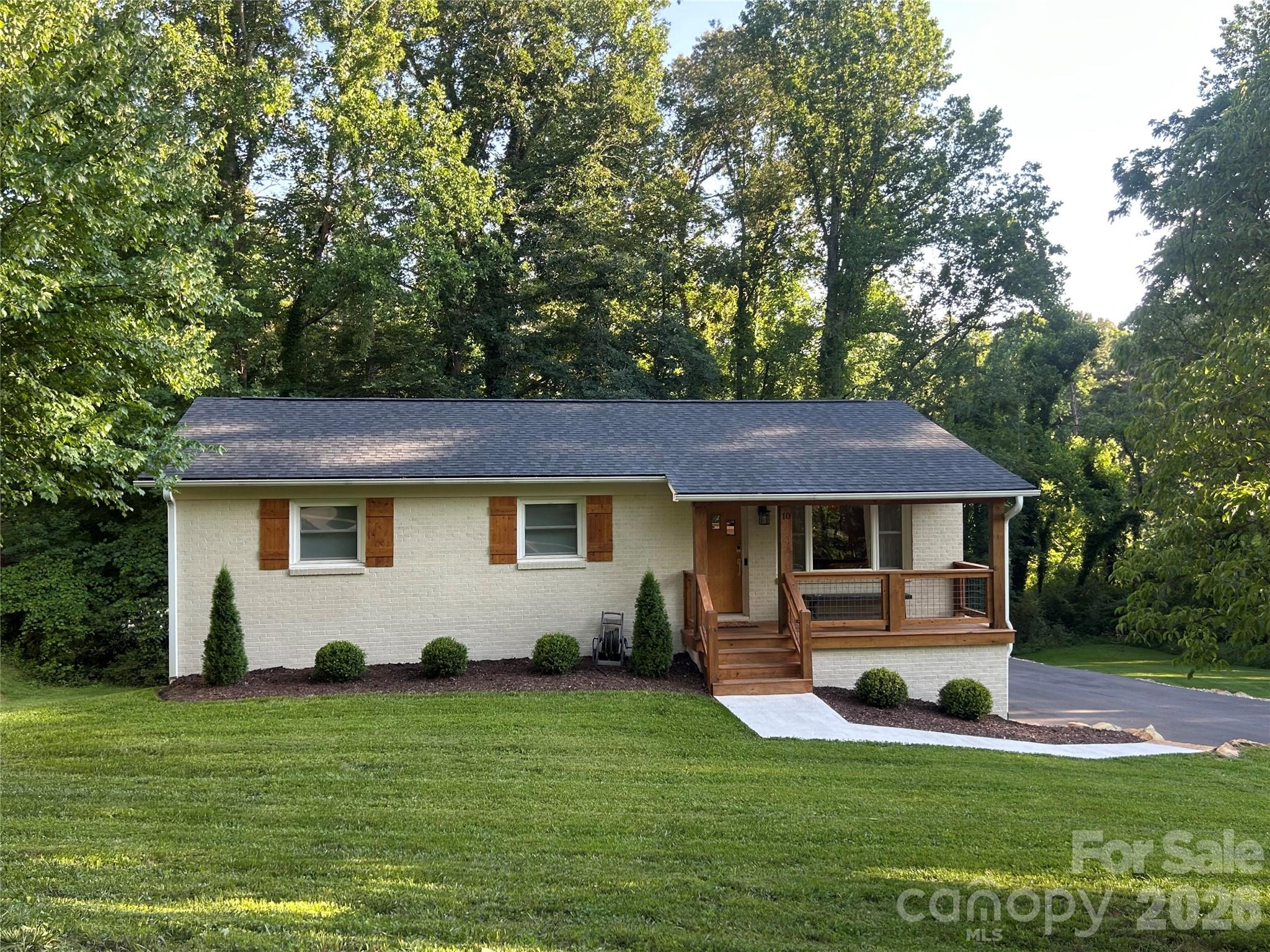 10 Oakwood Drive — photo