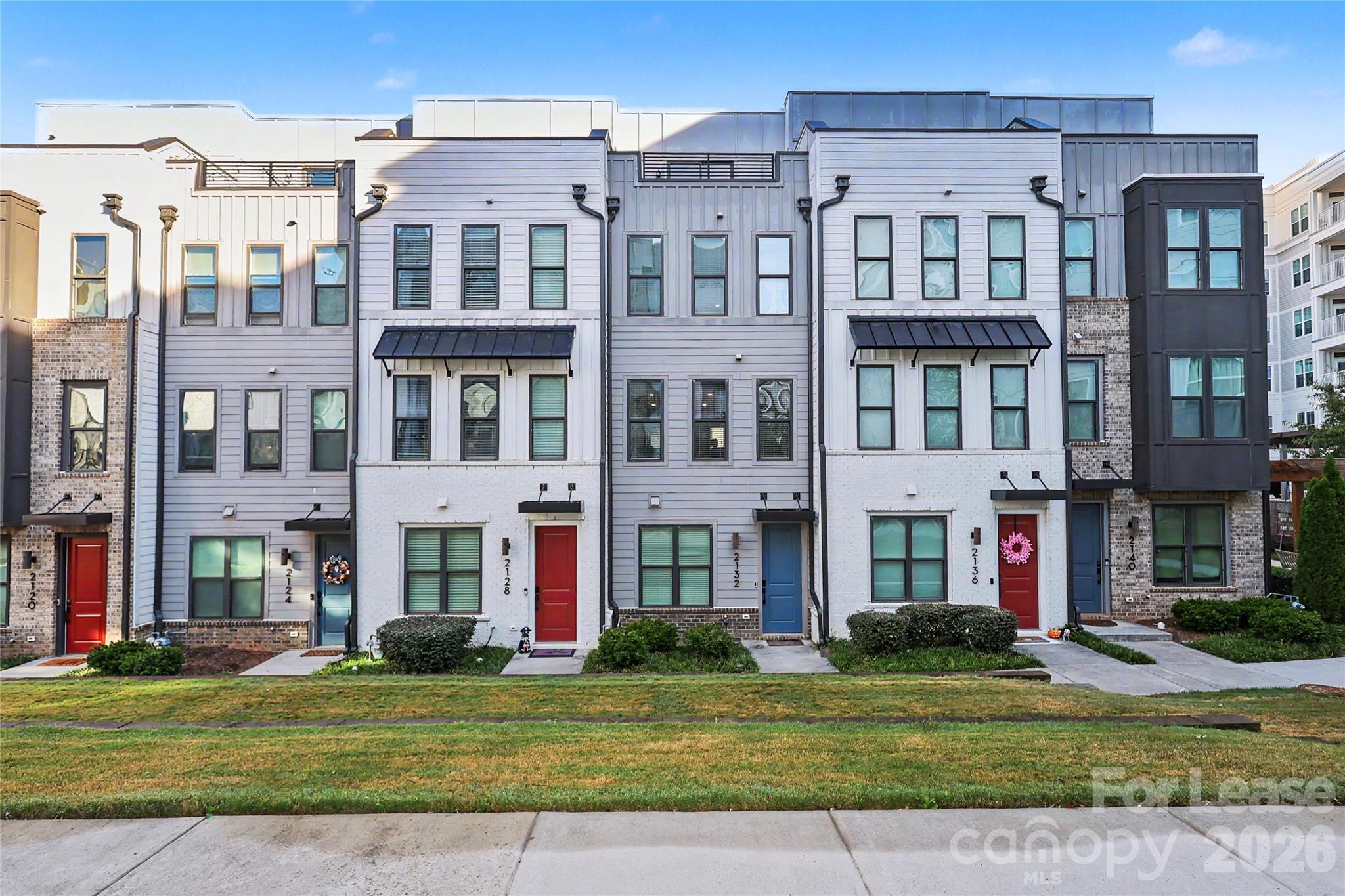 2132 Terwilliger Terrace — photo