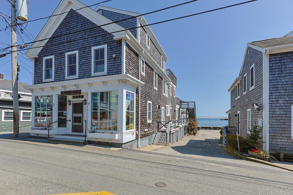 147 Commercial Street Ul7 — photo